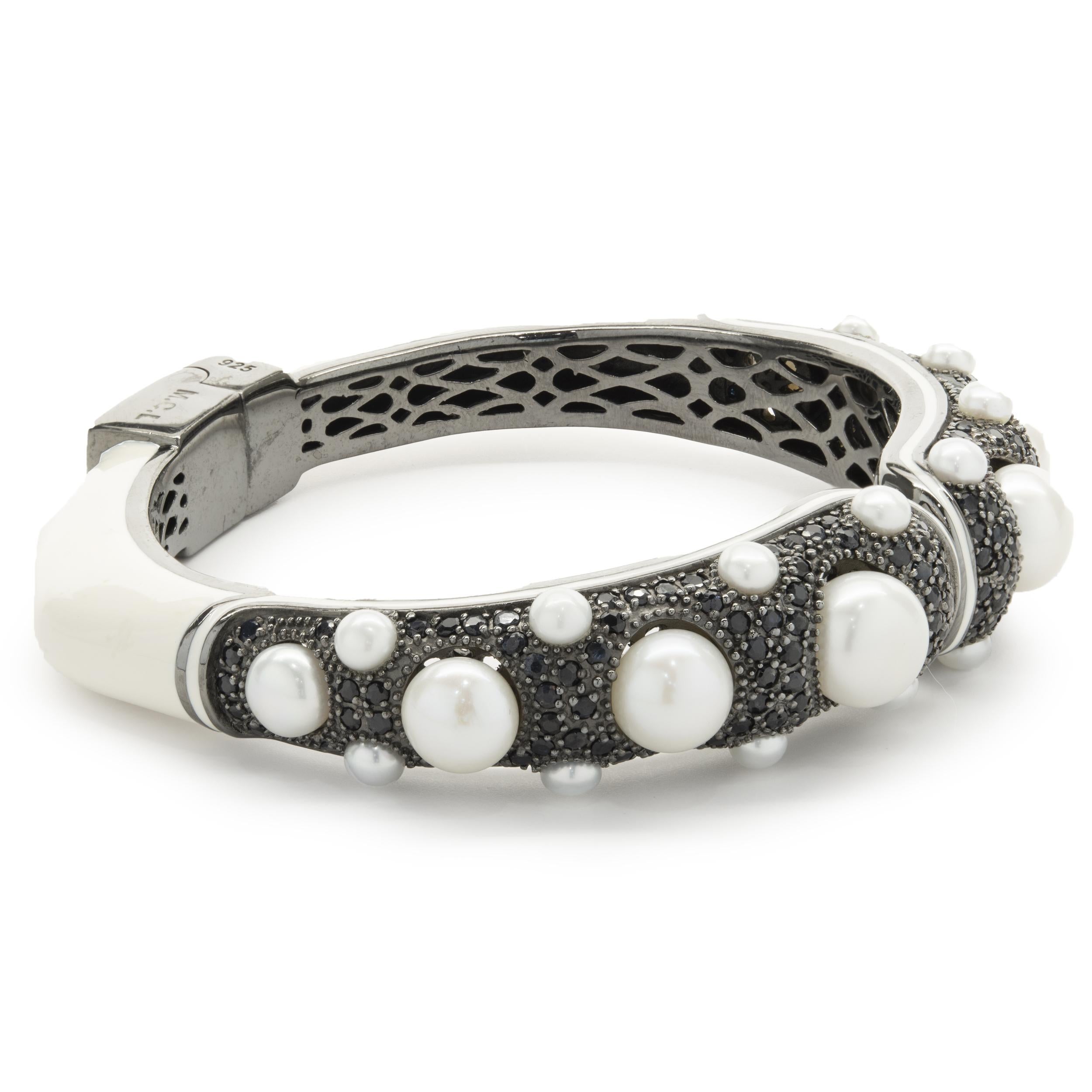 Designer: MCL
Material: Sterlingsilber
Gewicht: 78,94 Gramm
Abmessungen: Das Armband passt an ein Handgelenk von bis zu 7,5 Zoll
