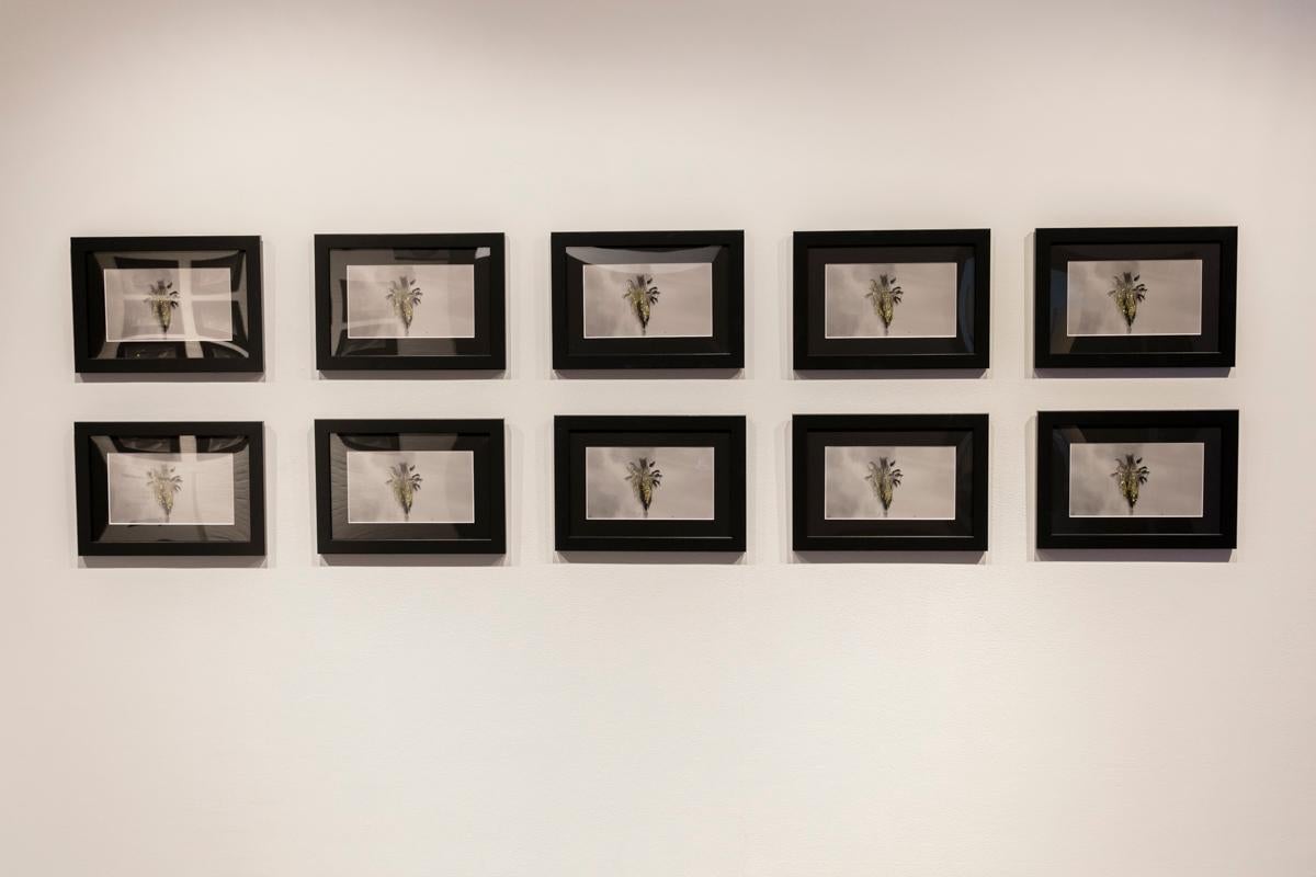 FOTO # 95: Fotograma de animación original de La quimera del oro - Figurative Print Gris de McLean Fahnestock