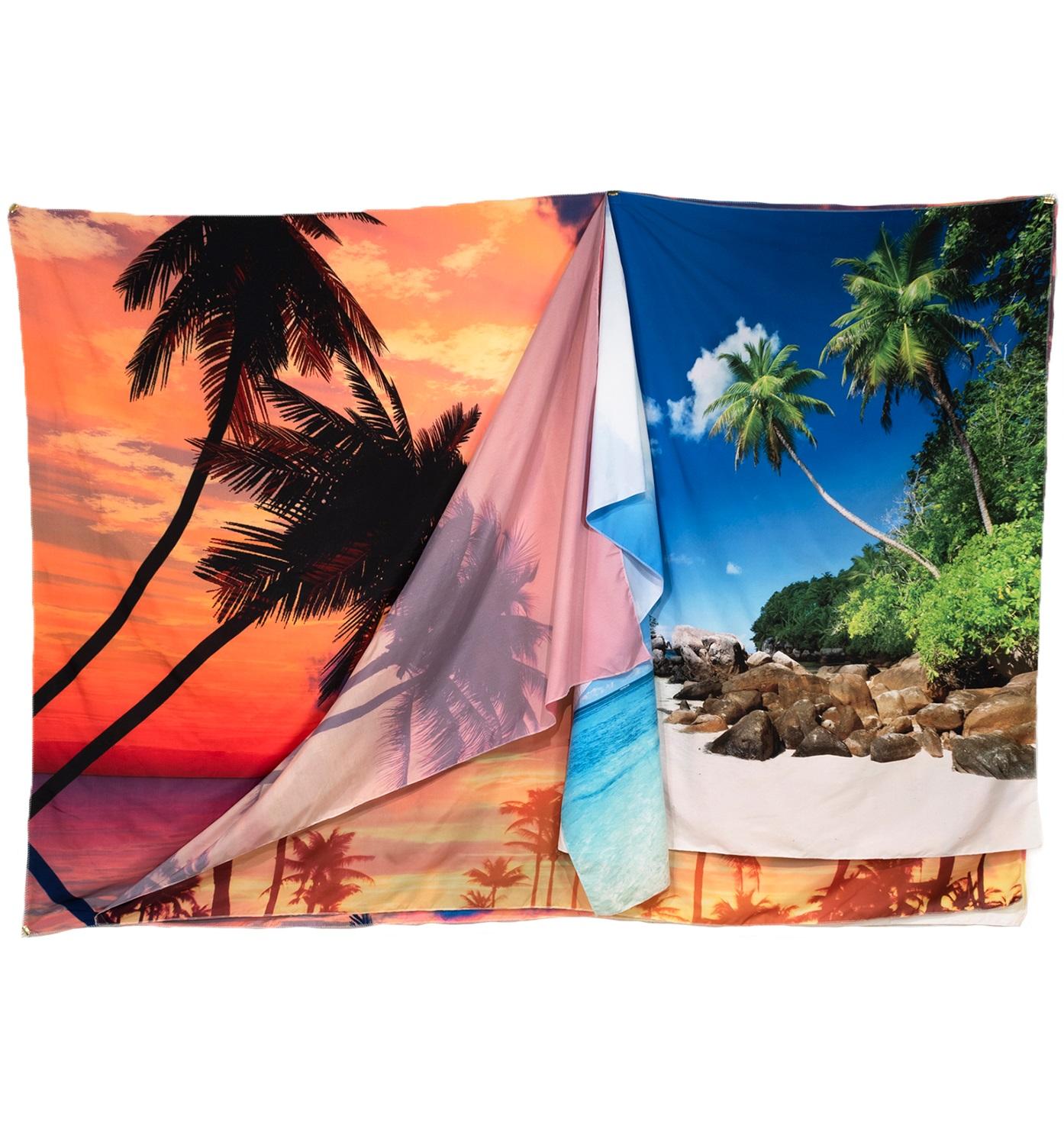AS FAR AS A VIEW - Folded Tapestry Collage vonszenischen Landschaften mit Palmenbäumen