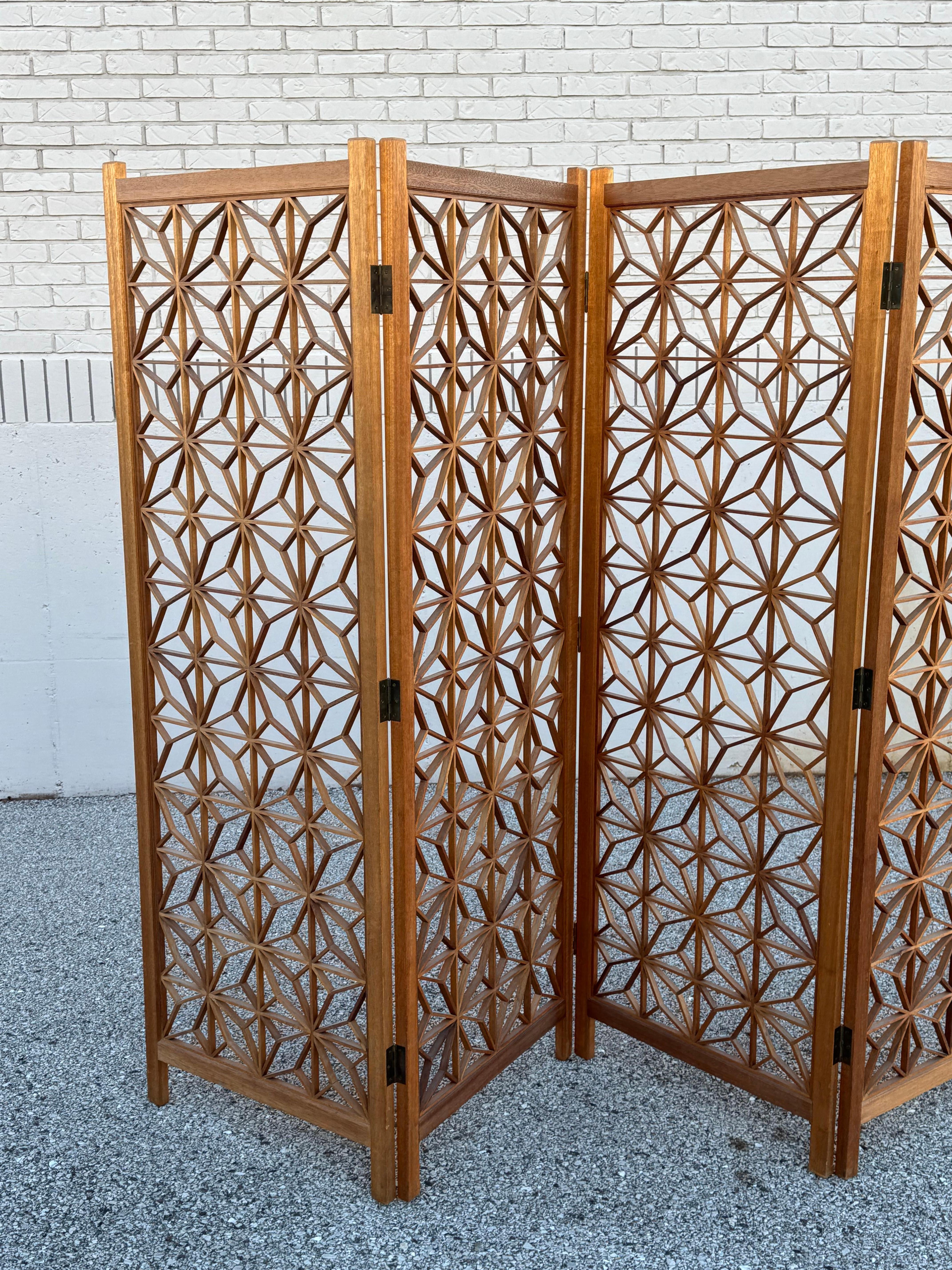 MCM 1960s Kumiko Sunflower Geometric Pattern 4 Panel Teak Screen - Room Divider (Séparateur de pièce) en vente 4
