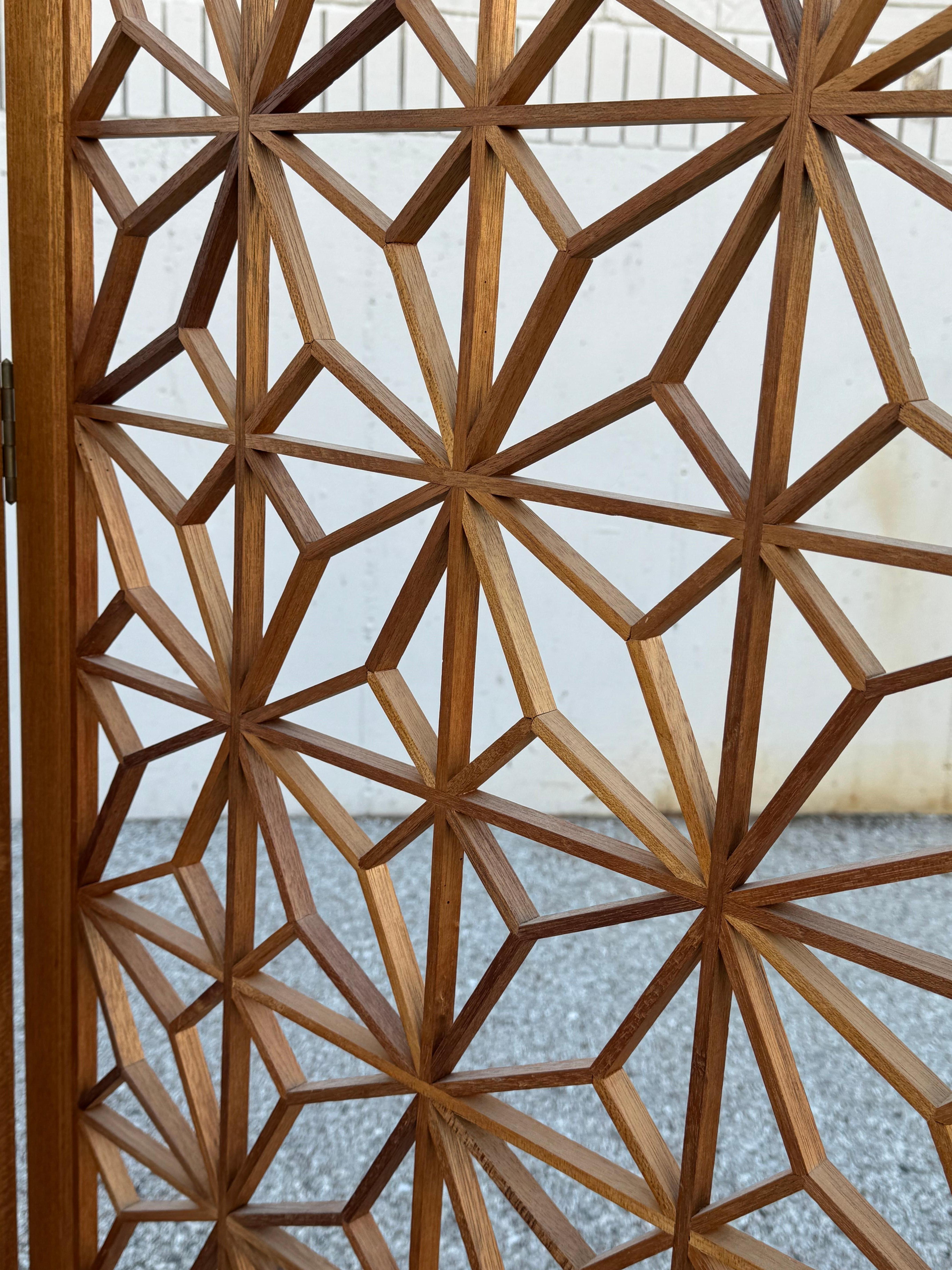 MCM 1960s Kumiko Sunflower Geometric Pattern 4 Panel Teak Screen - Room Divider (Séparateur de pièce) en vente 2