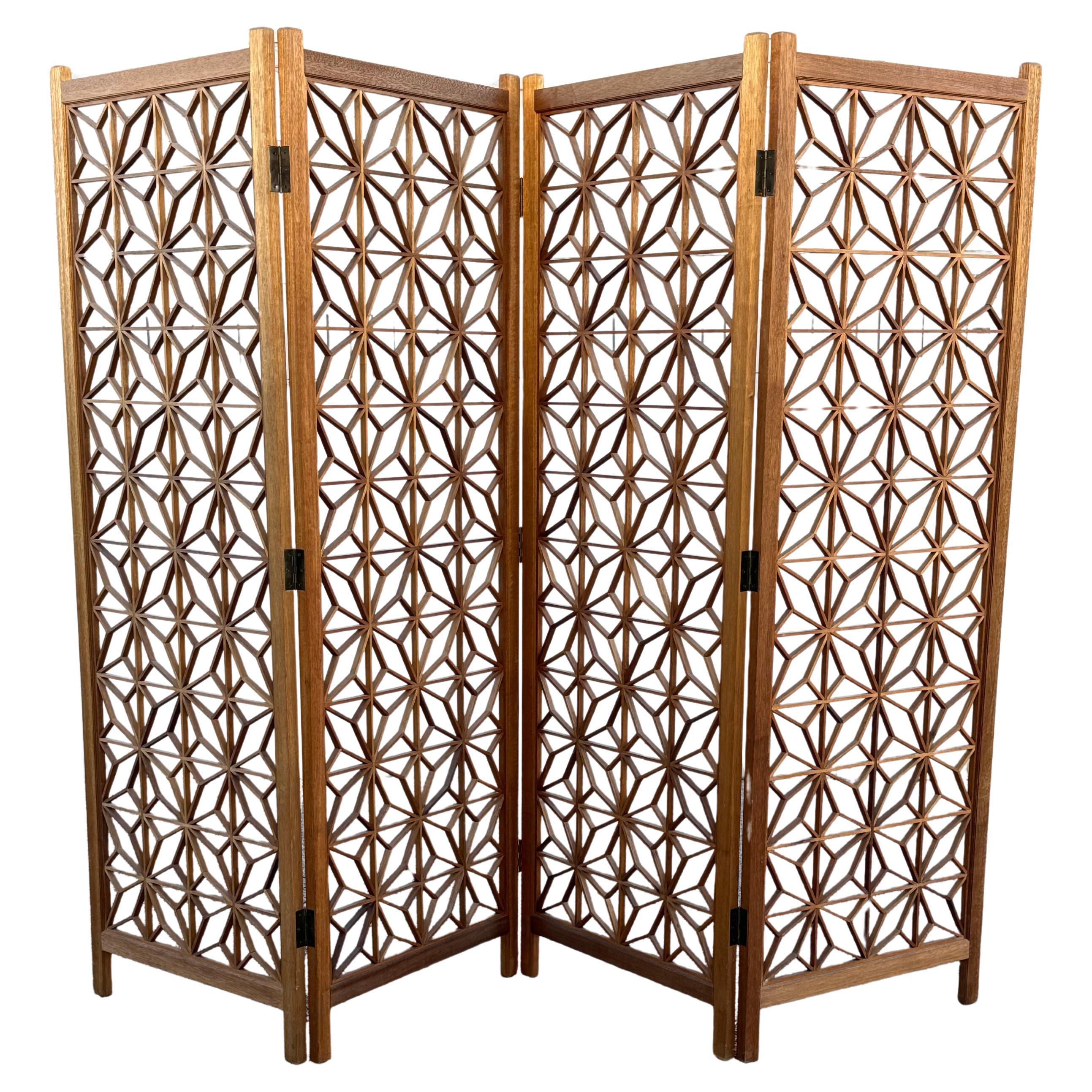 Schermo in teak a 4 pannelli con motivo geometrico Kumiko Sunflower 1960 di MCM - Divisorio per ambienti