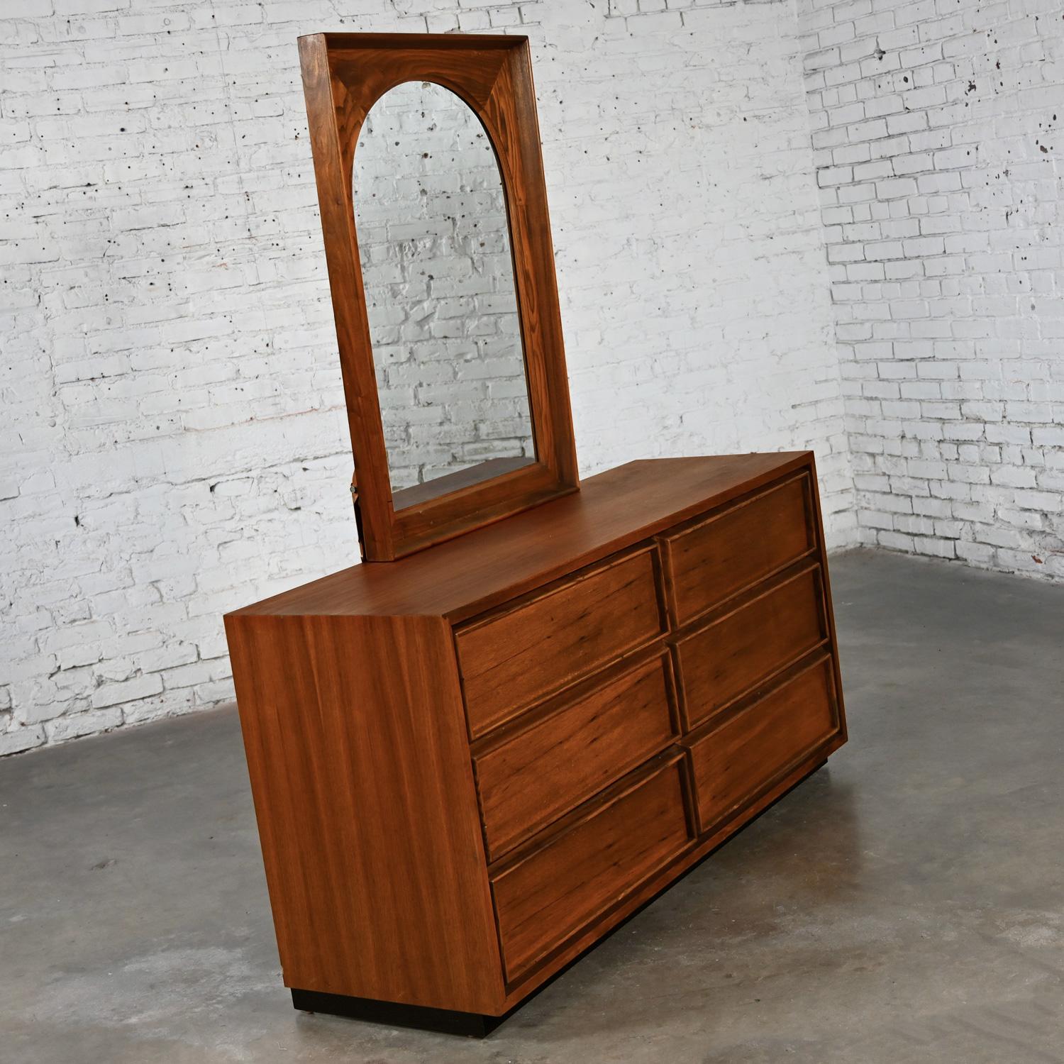 MCM 6 Drawer Dresser Framed Arch Mirror by Dillingham Walnut & Pecky Cypress For Sale 2