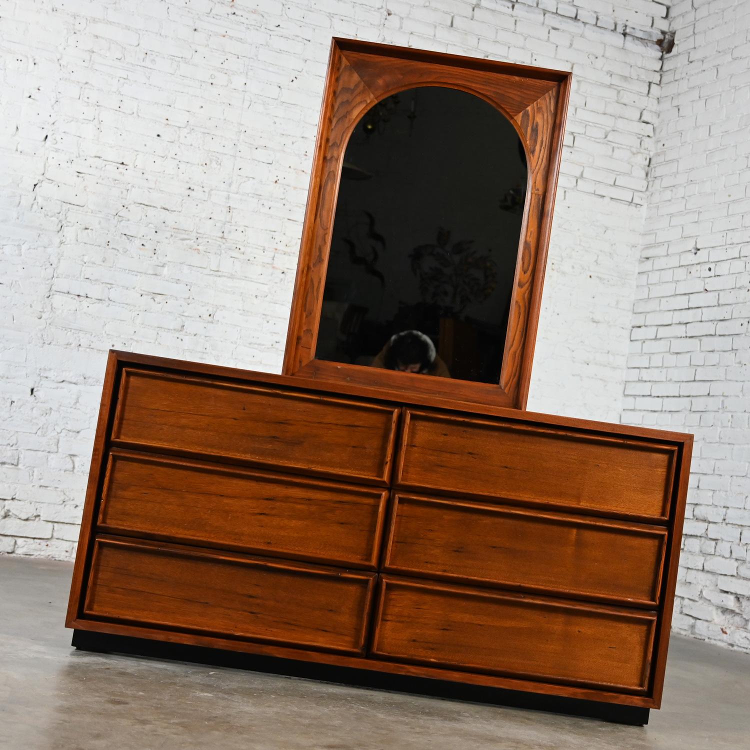 MCM 6 Drawer Dresser Framed Arch Mirror by Dillingham Walnut & Pecky Cypress For Sale 5
