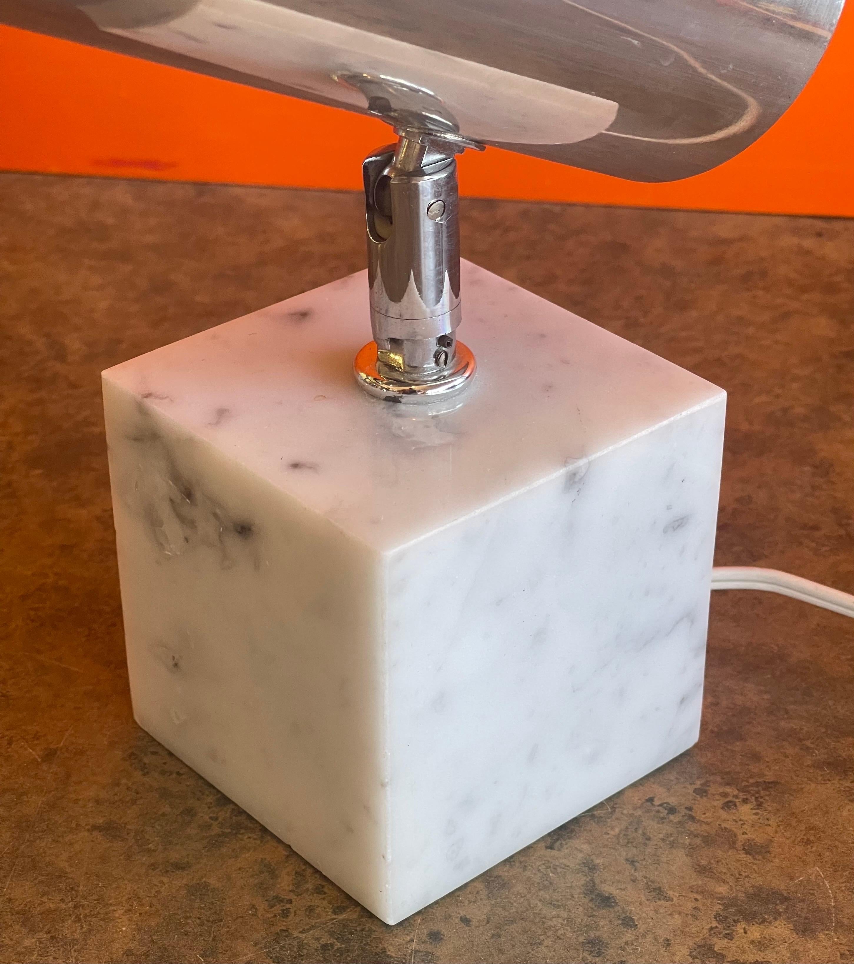 Lampe de bureau réglable MCM en chrome sur marbre par Neal Small pour Koch & Lowy en vente 4