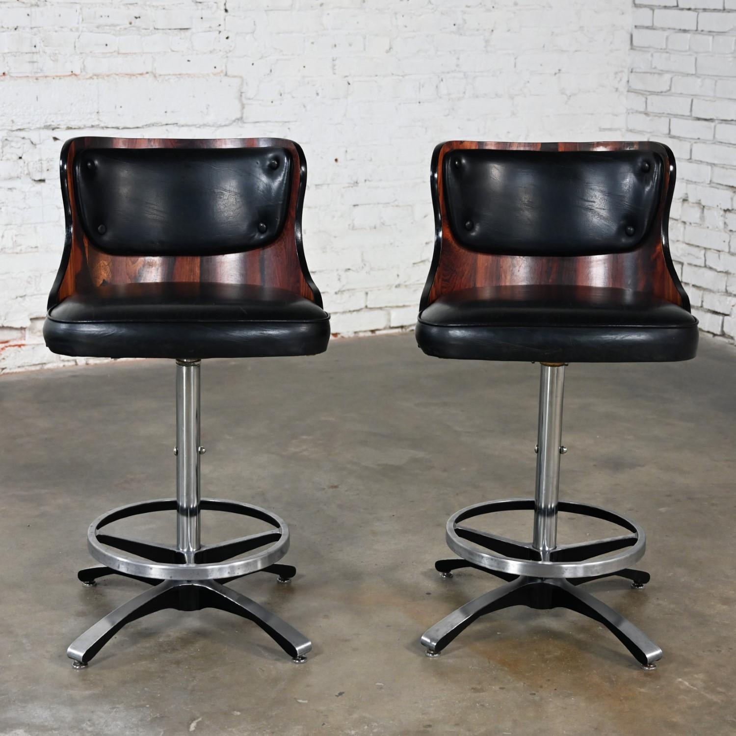 MCM Adjustable Swivel Barstools Black Vinyl & Laminate by Daystrom a Pair In Good Condition For Sale In Topeka, KS