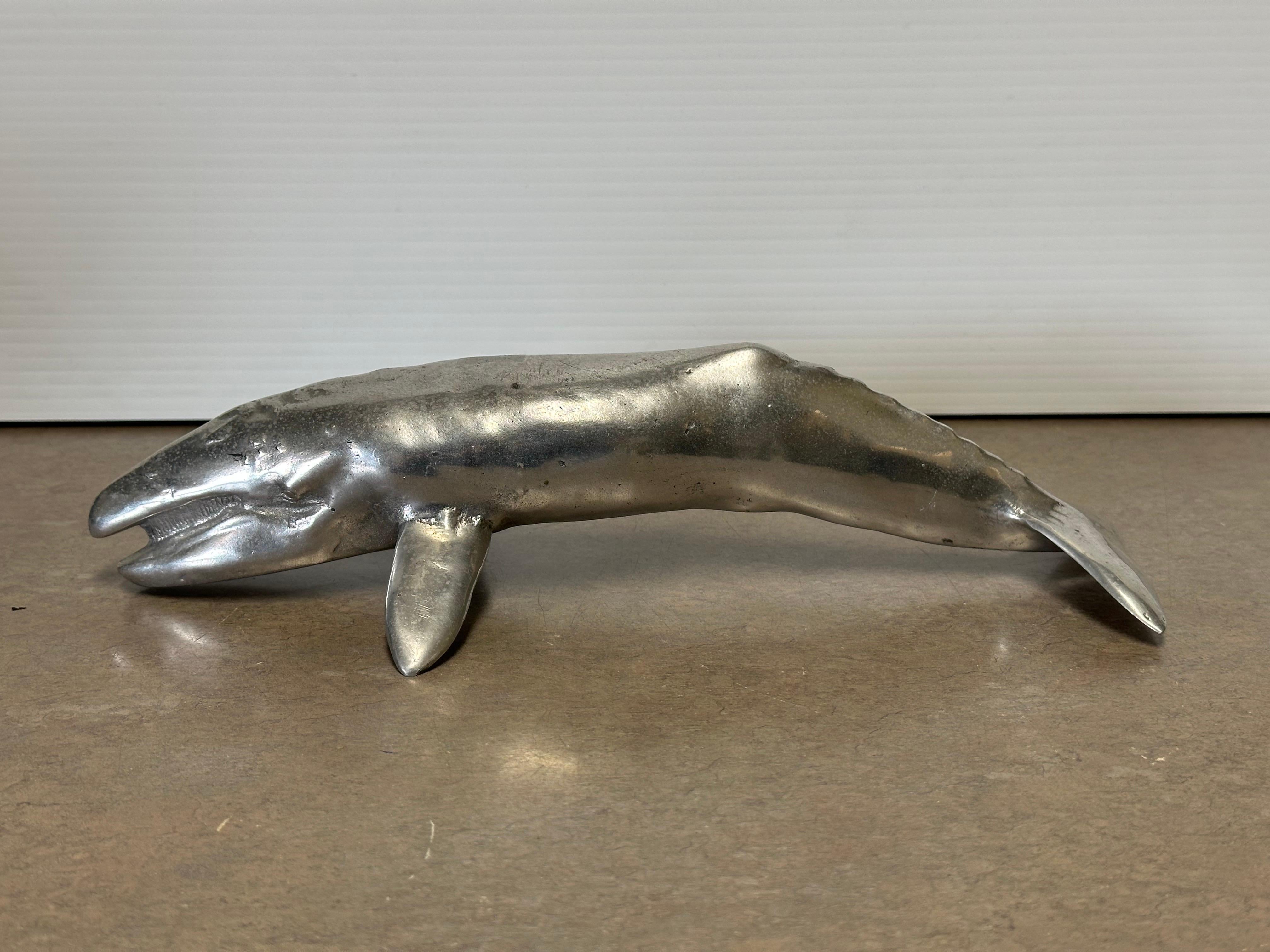 MCM Escultura / Pisapapeles de Aluminio Ballena en venta 4