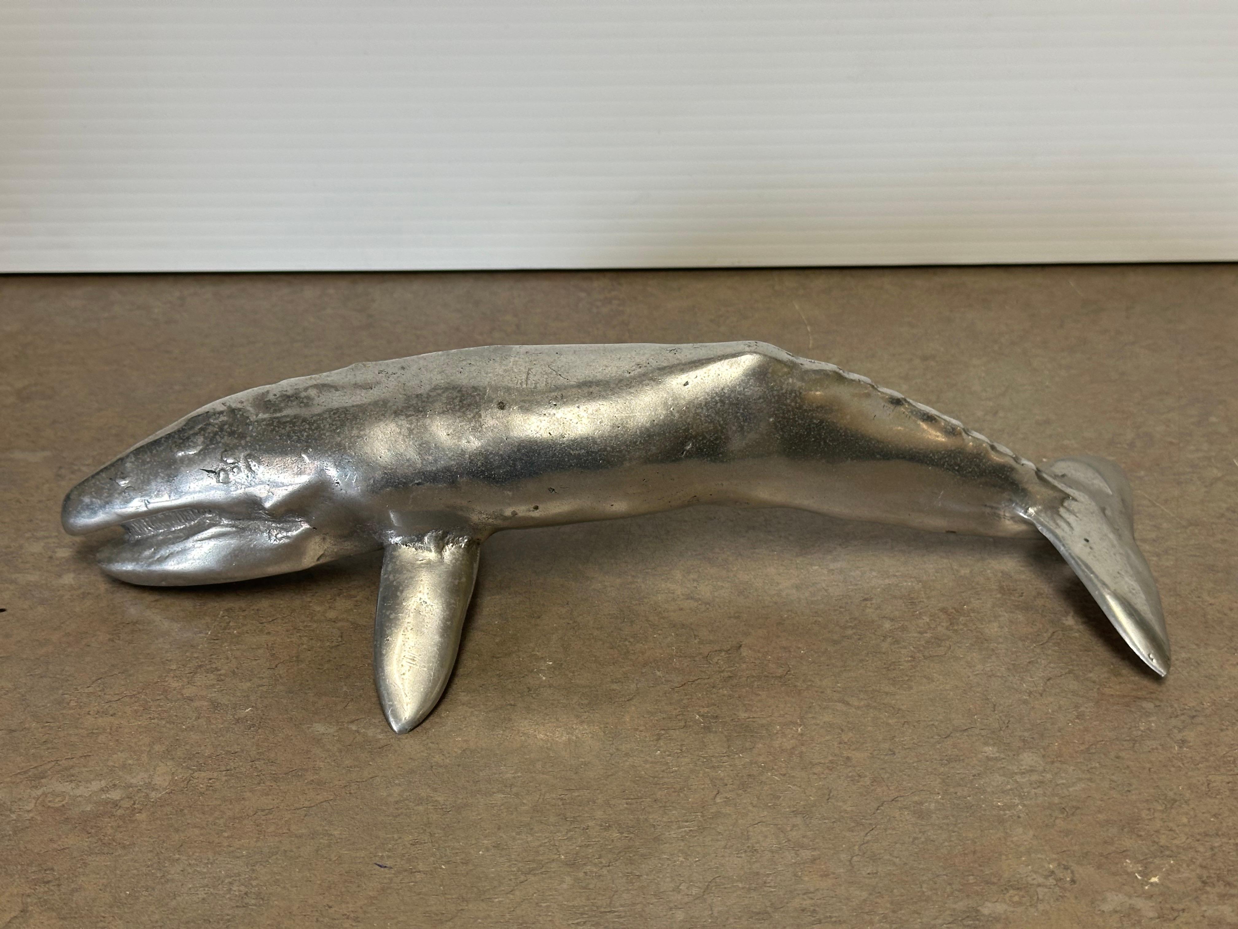 MCM Escultura / Pisapapeles de Aluminio Ballena en venta 1