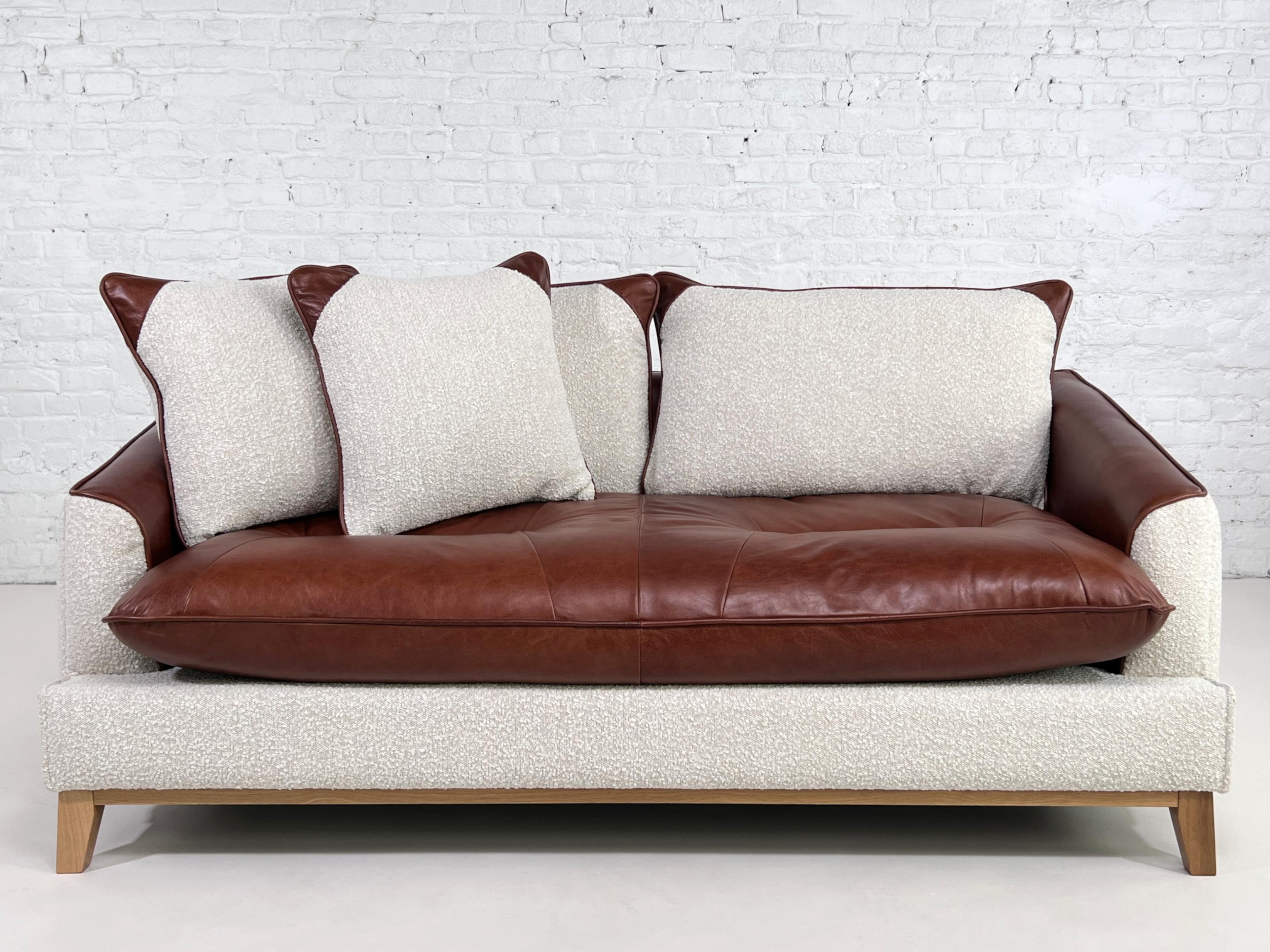 Mcm and Scandinavian Design Style Cognac Leather and Beige Bouclé Fabric Sofa In New Condition For Sale In Tourcoing, FR