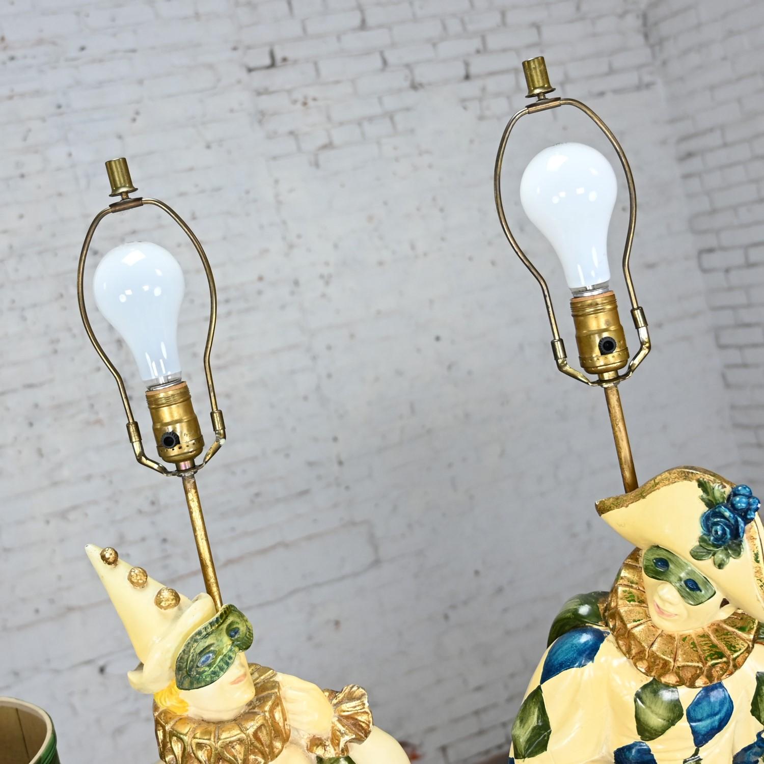 MCM Art Deco Figural Jester Harlequin Lampes de table Style Marbro Paire Bleu & Greene en vente 6