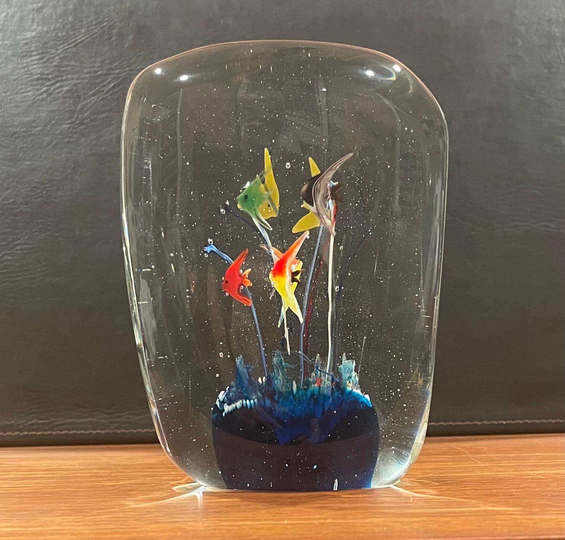 20ième siècle MCM Art Glass Fish Aquarium Sculpture by Murano Glass en vente