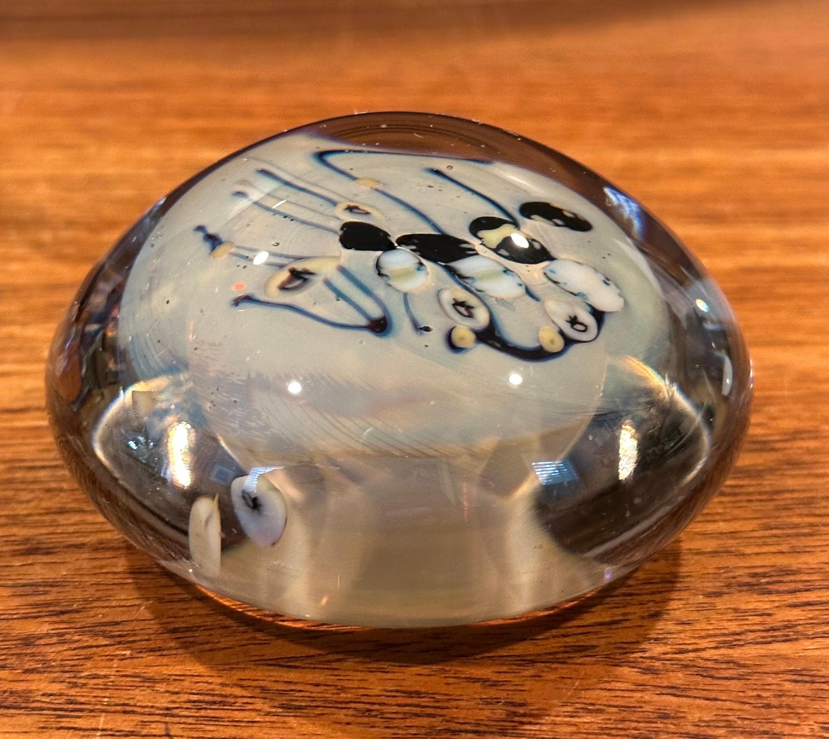 MCM Briefbeschwerer aus Kunstglas von Robert William Bartlett (20. Jahrhundert) im Angebot
