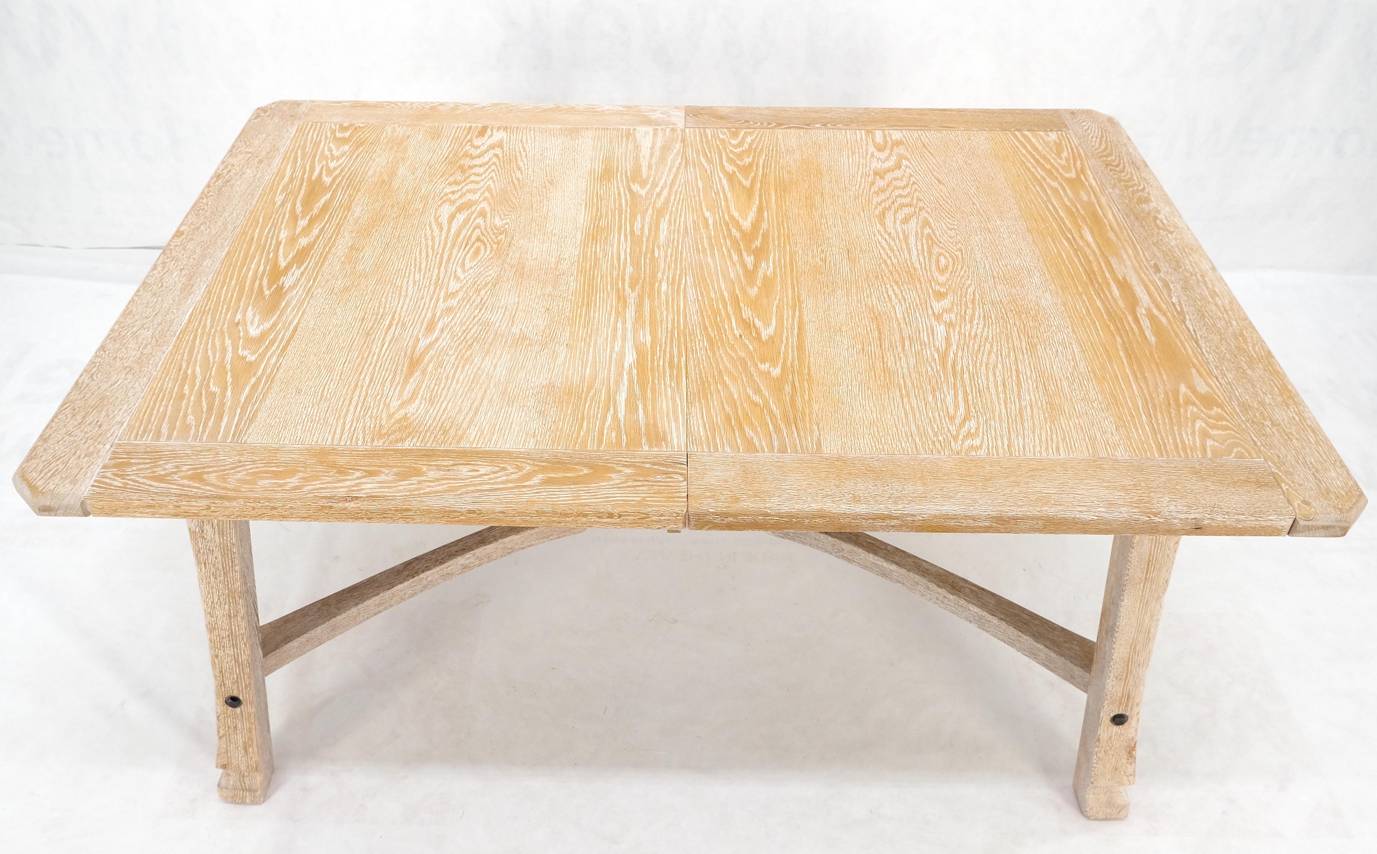 Américain Table de salle à manger MCM Arts & Crafts en chêne cérusé avec panneau de feuilles à rallonge de 12 pouces Mint en vente