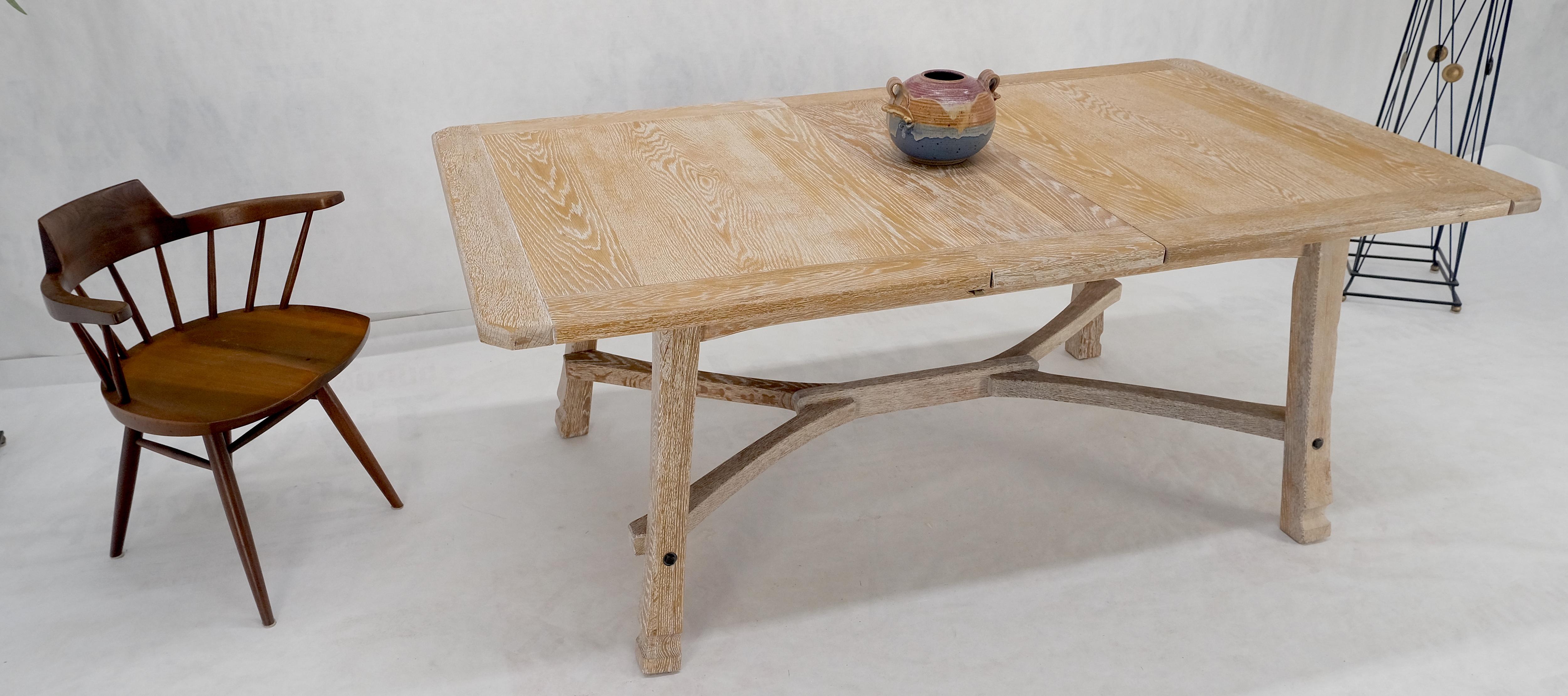 Chêne Table de salle à manger MCM Arts & Crafts en chêne cérusé avec panneau de feuilles à rallonge de 12 pouces Mint en vente