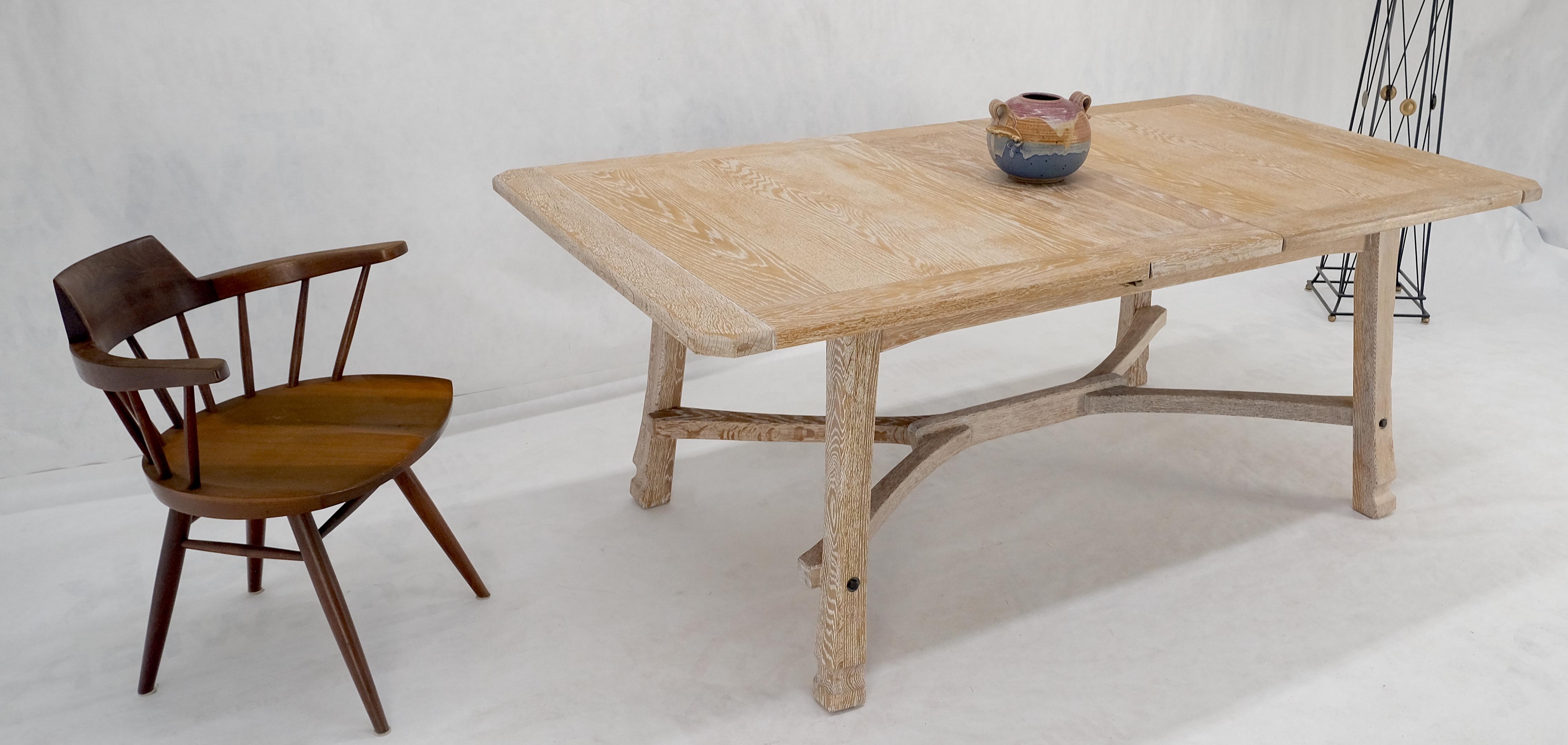 Table de salle à manger MCM Arts & Crafts en chêne cérusé avec panneau de feuilles à rallonge de 12 pouces Mint en vente 1