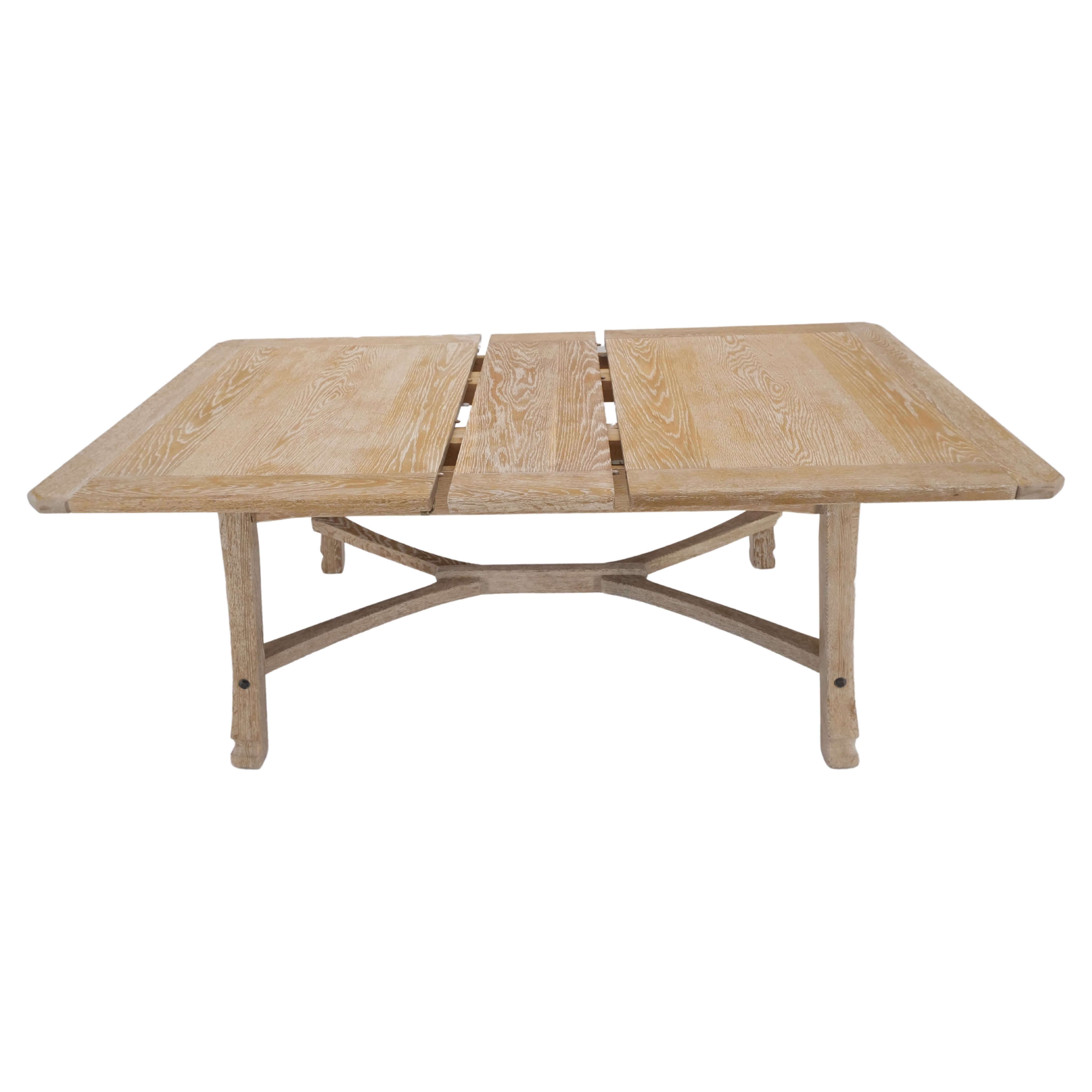 Table de salle à manger MCM Arts & Crafts en chêne cérusé avec panneau de feuilles à rallonge de 12 pouces Mint en vente