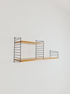 Système d'étagères en frêne MCM - composé d'échelles en métal laqué noir, à partir de cordes