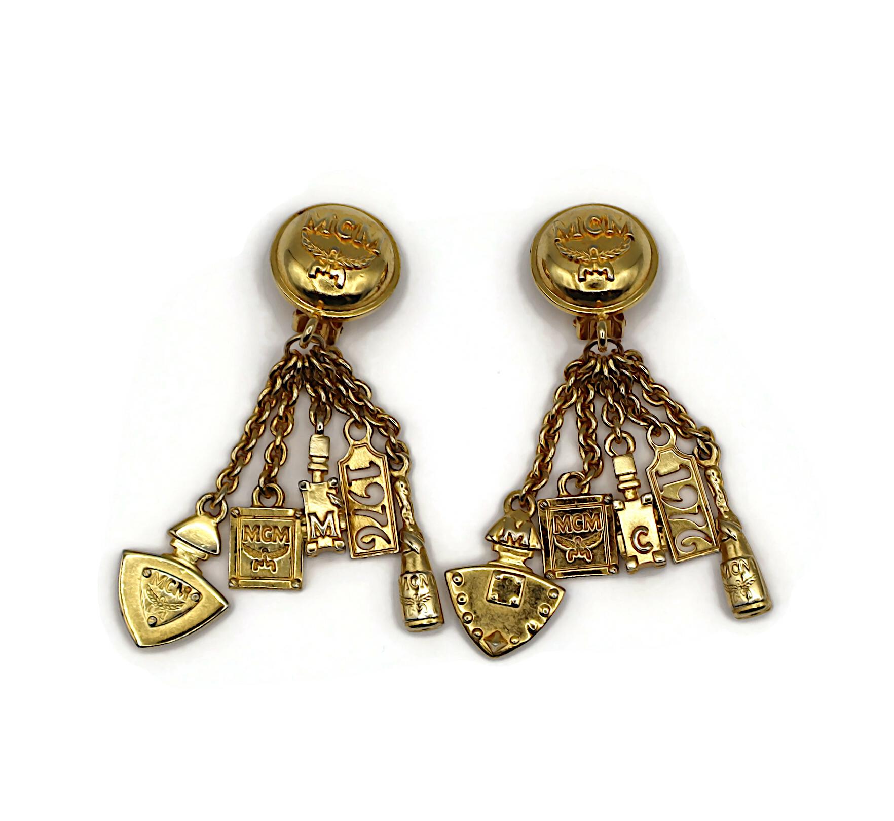 De las mujeres MCM (Atribuido a) Pendientes colgantes con dijes vintage en tono dorado en venta