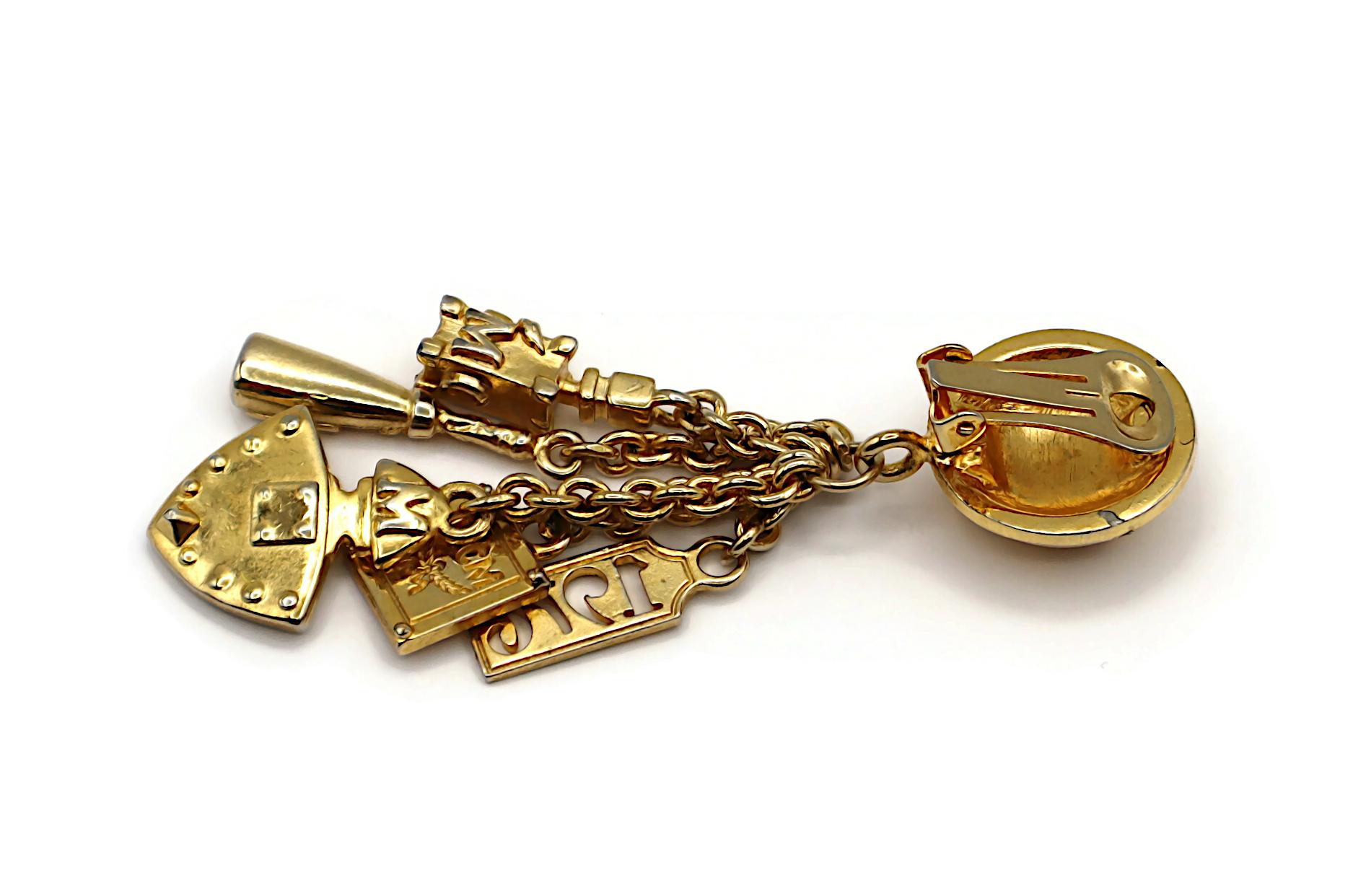 MCM (Atribuido a) Pendientes colgantes con dijes vintage en tono dorado en venta 4