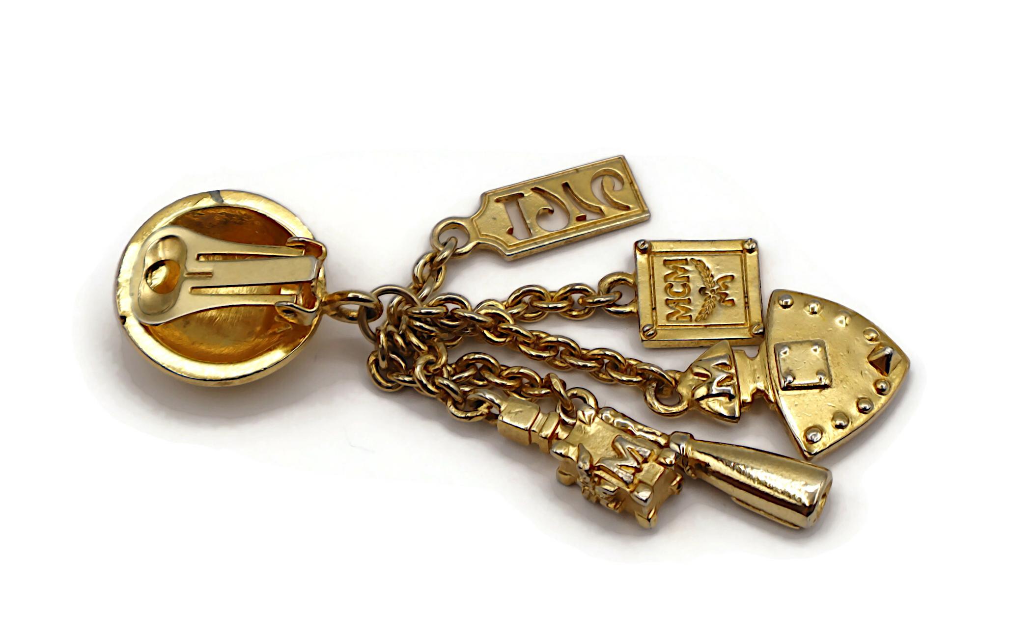 MCM (Atribuido a) Pendientes colgantes con dijes vintage en tono dorado en venta 5