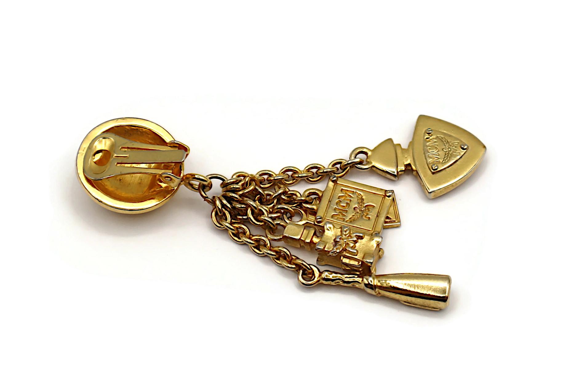 MCM (Atribuido a) Pendientes colgantes con dijes vintage en tono dorado en venta 6