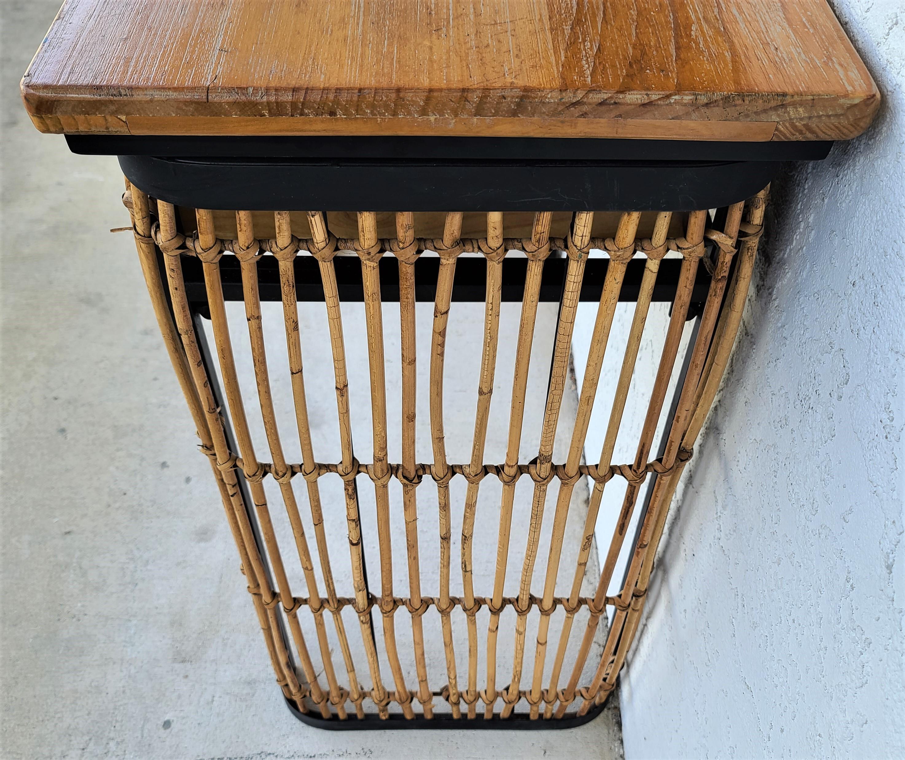 Mid-Century Modern Table de canapé console à 2 tiroirs en bambou, rotin, bois et fer forgé MCM en vente