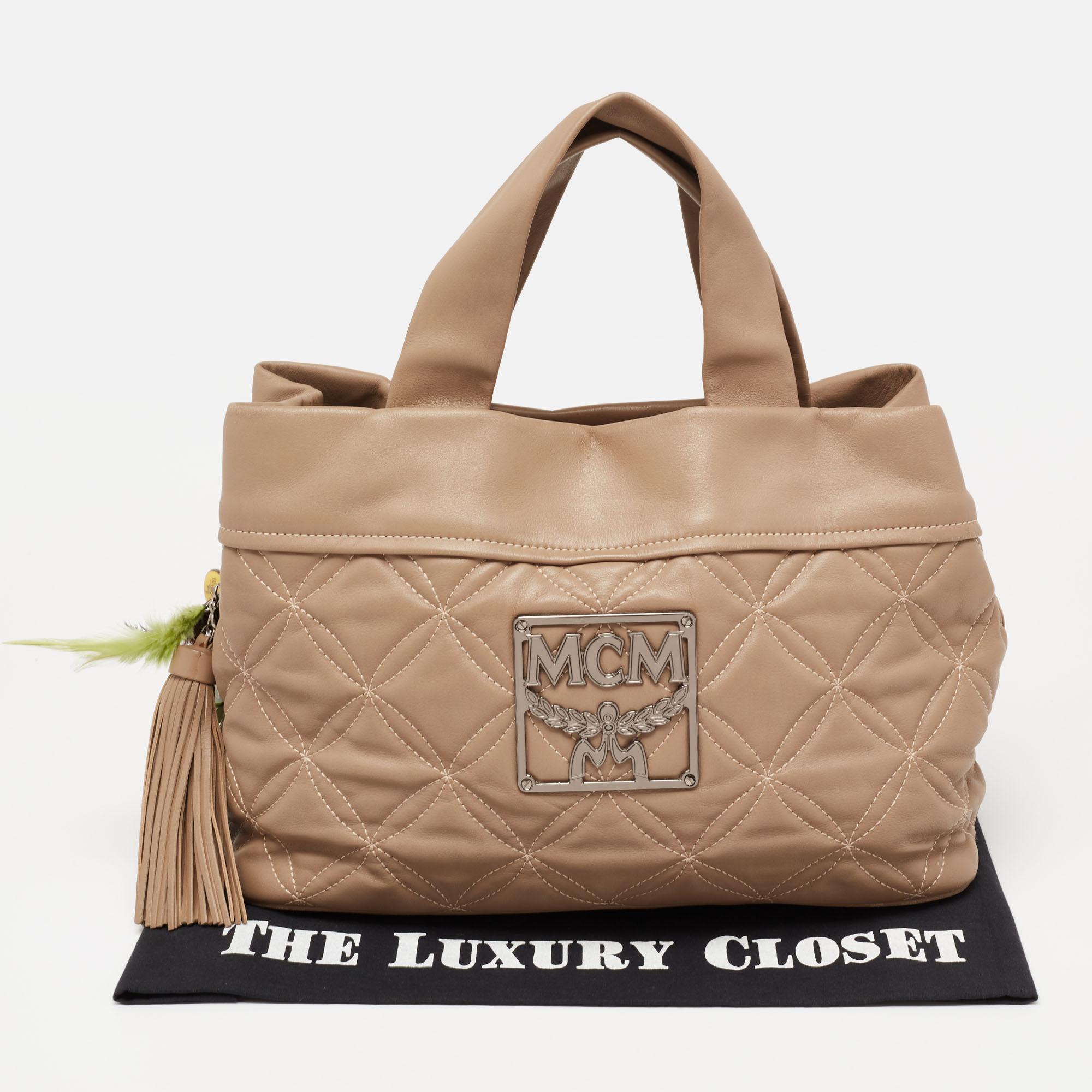 MCM Beige Essential Quilted Leather Logo Tote In Good Condition In Dubai, Al Qouz 2