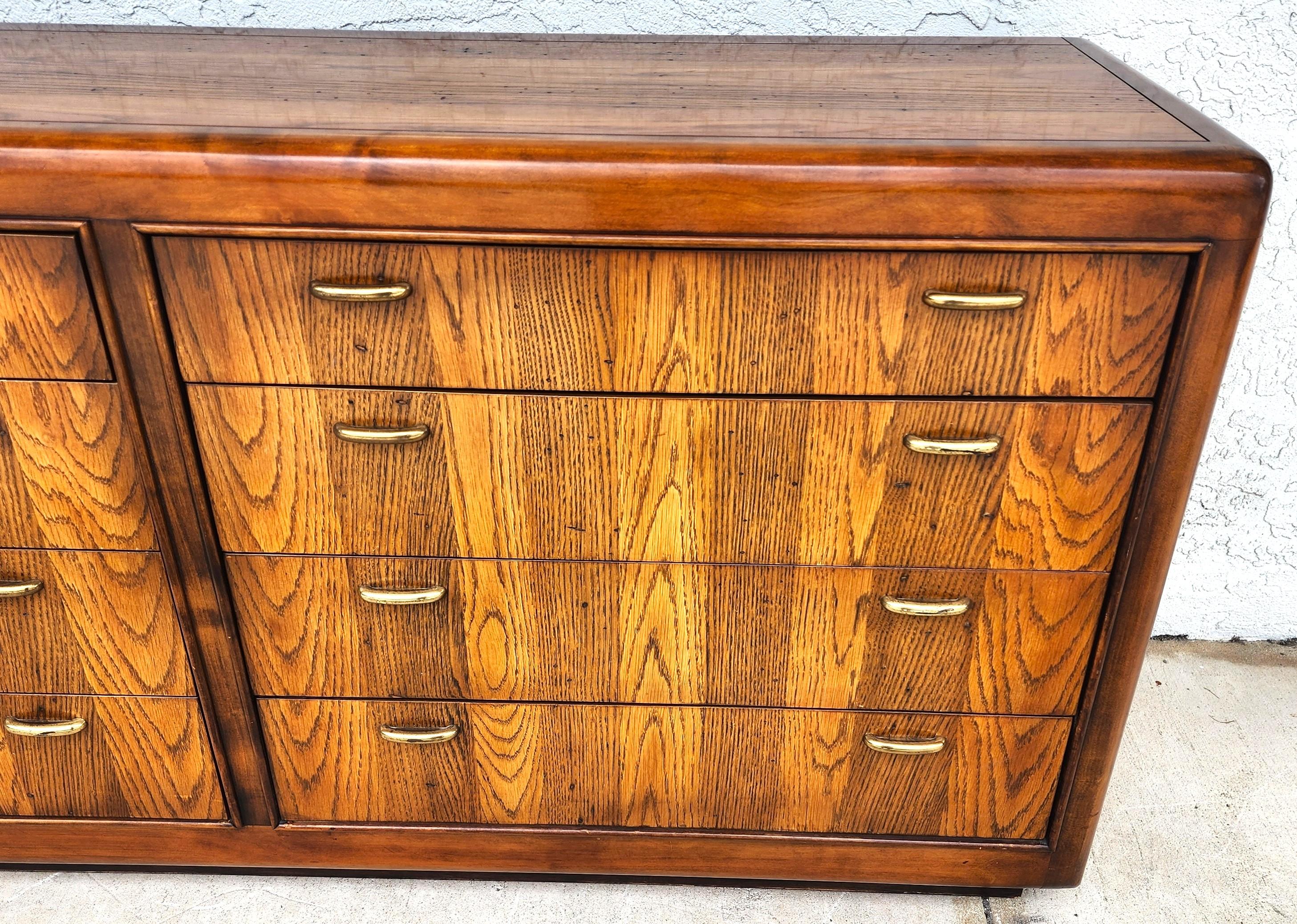 MCM Bernhardt Flair Kommode Rosenholz Nussbaum 1960s (Moderne der Mitte des Jahrhunderts) im Angebot