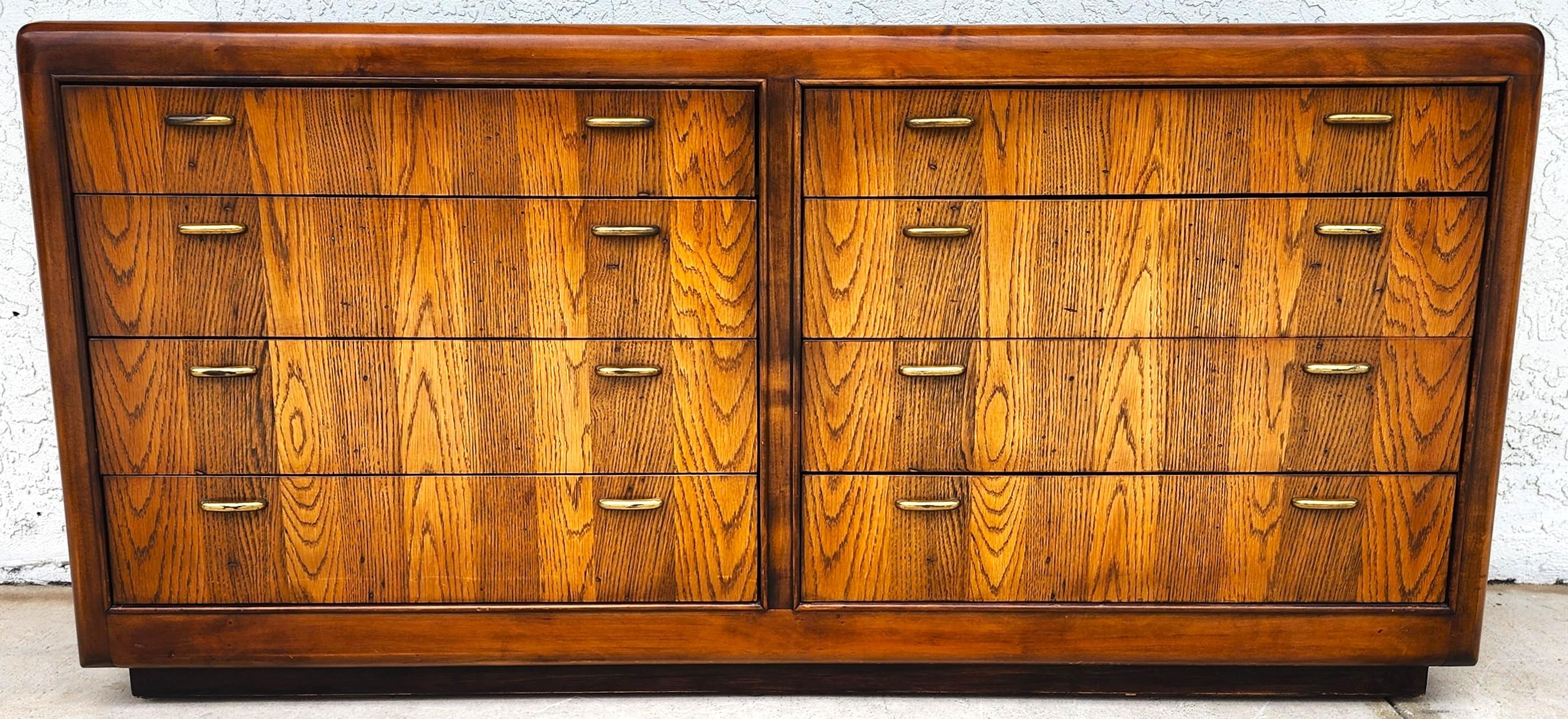MCM Bernhardt Flair Kommode Rosenholz Nussbaum 1960s (Mitte des 20. Jahrhunderts) im Angebot