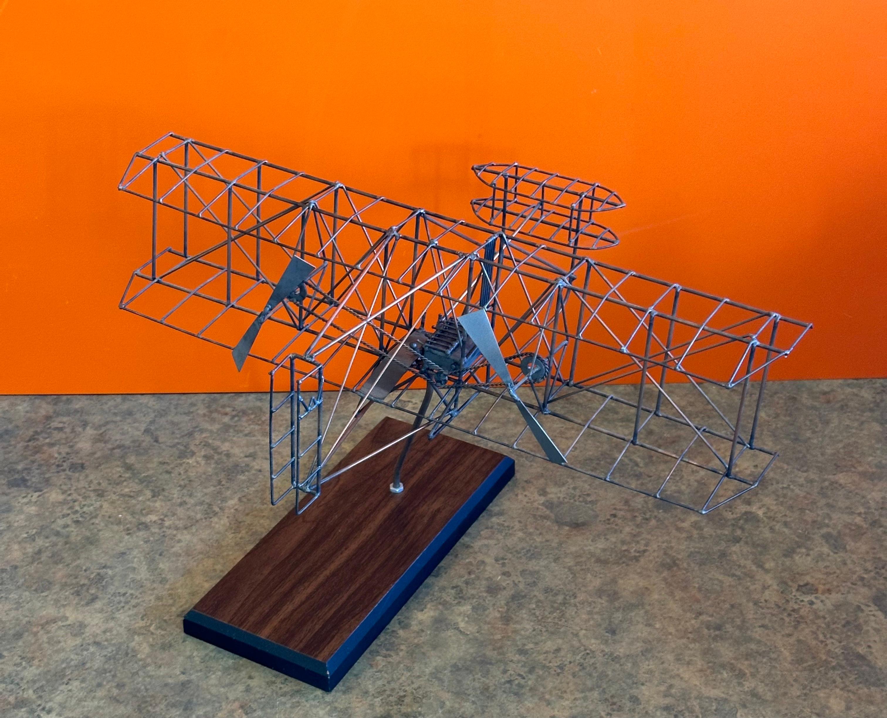Scultura in filo di ferro MCM Biplano su base di Wood in vendita 6
