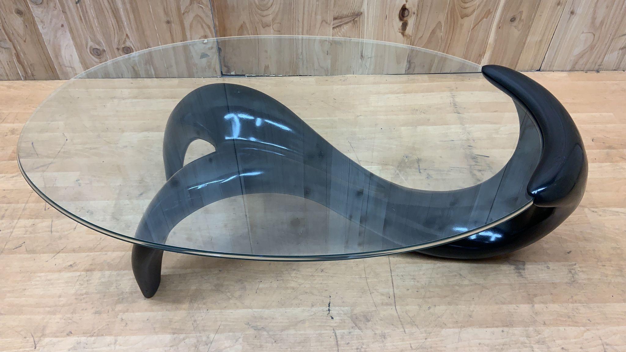 Table basse ovale avec base sculpturale en fibre de verre noire abstraite et plateau en verre MCM en vente 3