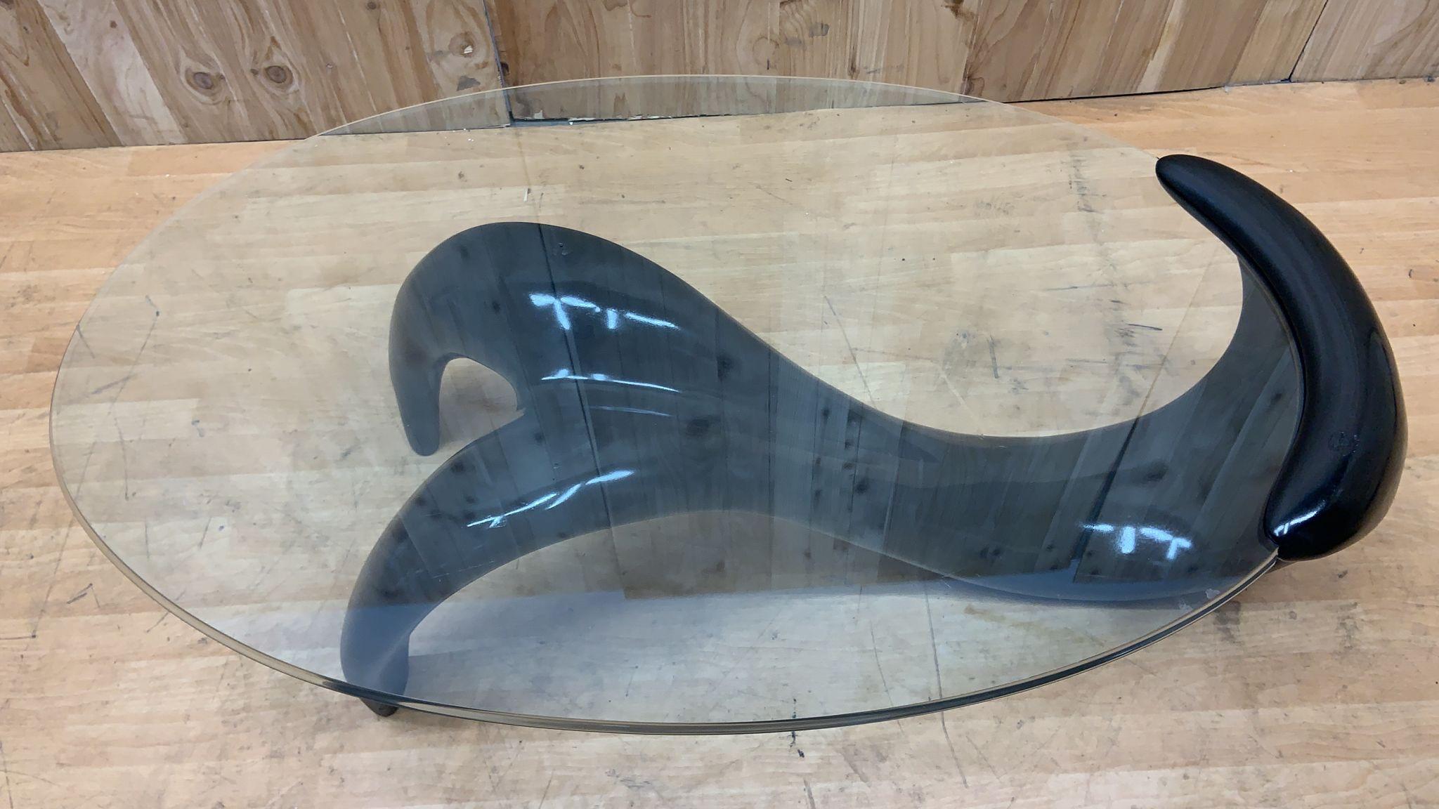 Table basse ovale avec base sculpturale en fibre de verre noire abstraite et plateau en verre MCM en vente 1