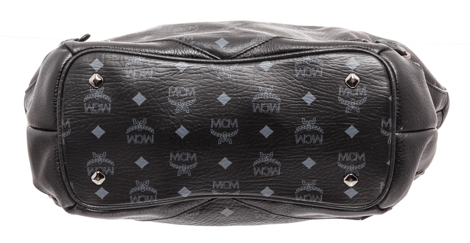 MCM Shopper Tote Bag aus schwarzem Canvas mit silberfarbener Hardware und Canvas-Futter Damen im Angebot
