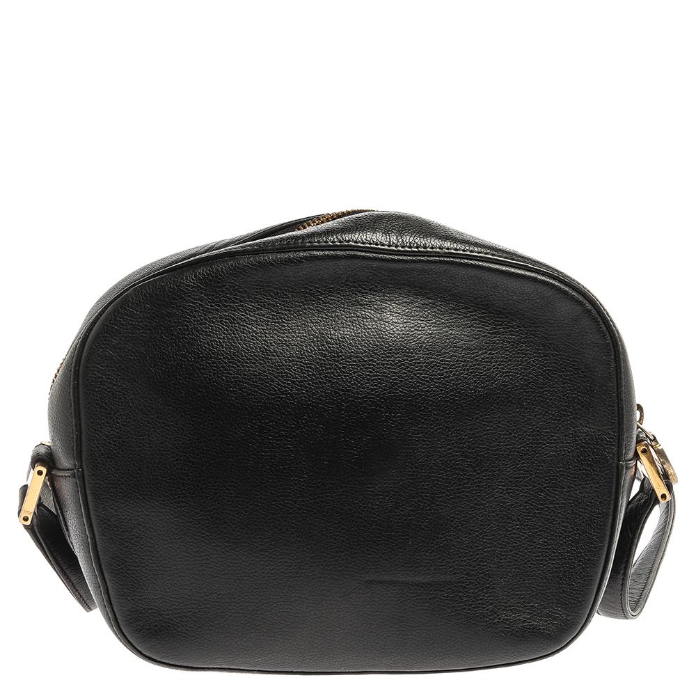 A beautiful and stunning piece from MCM, this camera bag will easily pair with your casual chic and glamorous looks with equal ease. Crafted in black leather, this bag also features embellishments and the brand label on the front. A leather shoulder