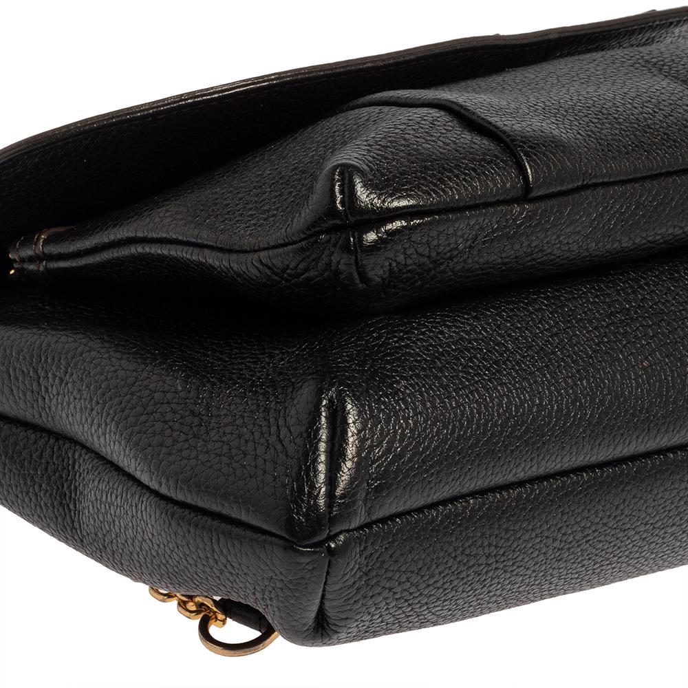 MCM Schwarze Leder-Umhängetasche mit Nietenklappe 5