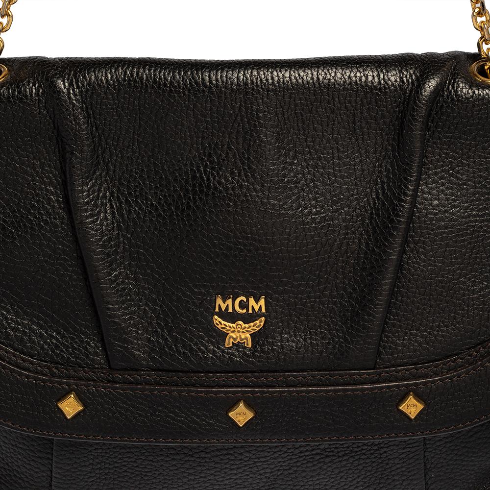 MCM Schwarze Leder-Umhängetasche mit Nietenklappe 2