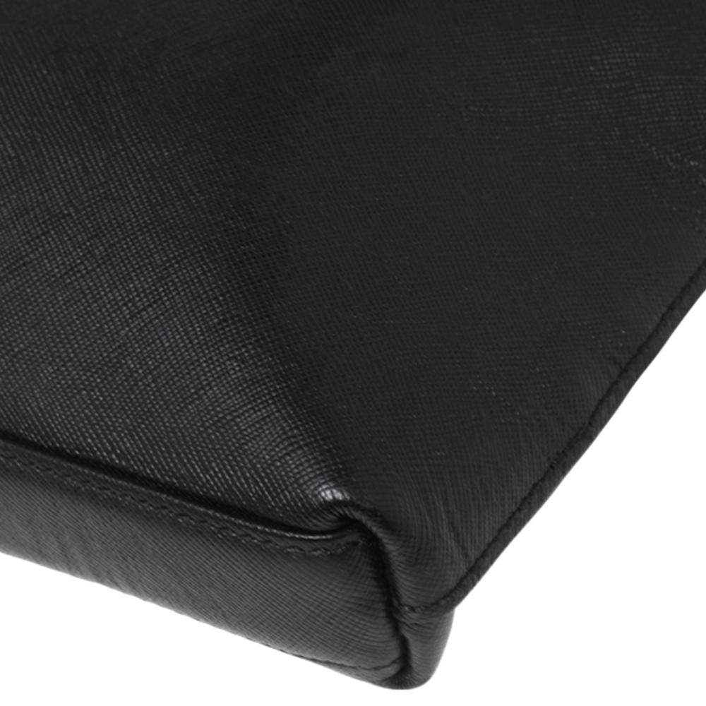 MCM Black Leather Zip Messenger Bag In Good Condition In Dubai, Al Qouz 2