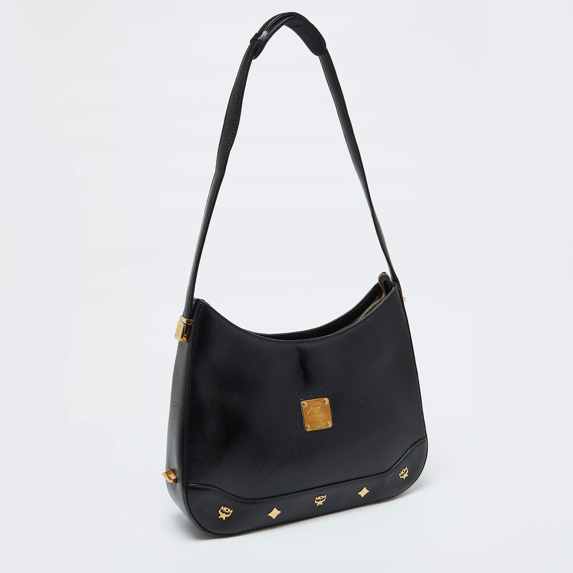MCM Black Leather Zip Shoulder Bag In Fair Condition For Sale In Dubai, Al Qouz 2
