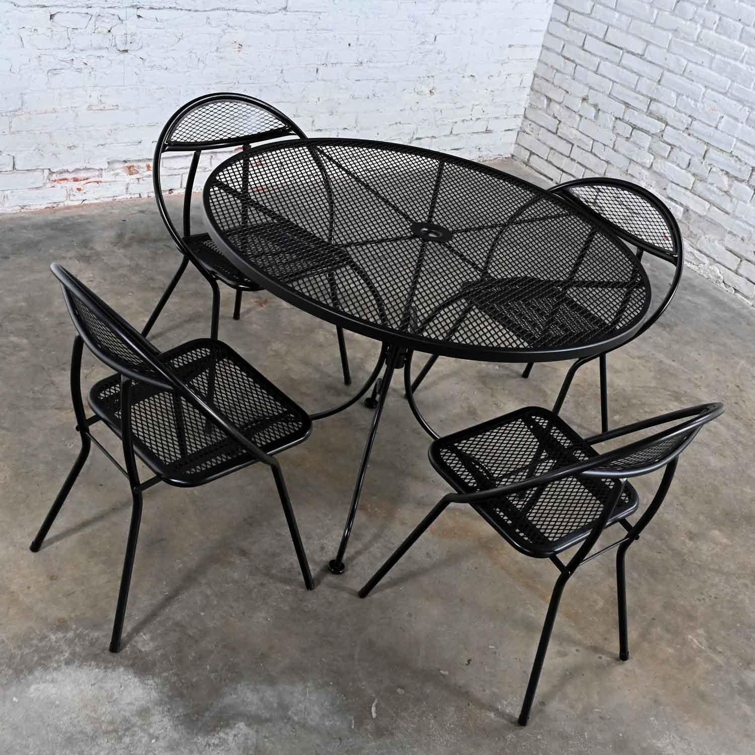 American 1960’s MCM Black Outdoor Set of 4 Rid-Jid Hoop Chairs & Newer Dining Table For Sale