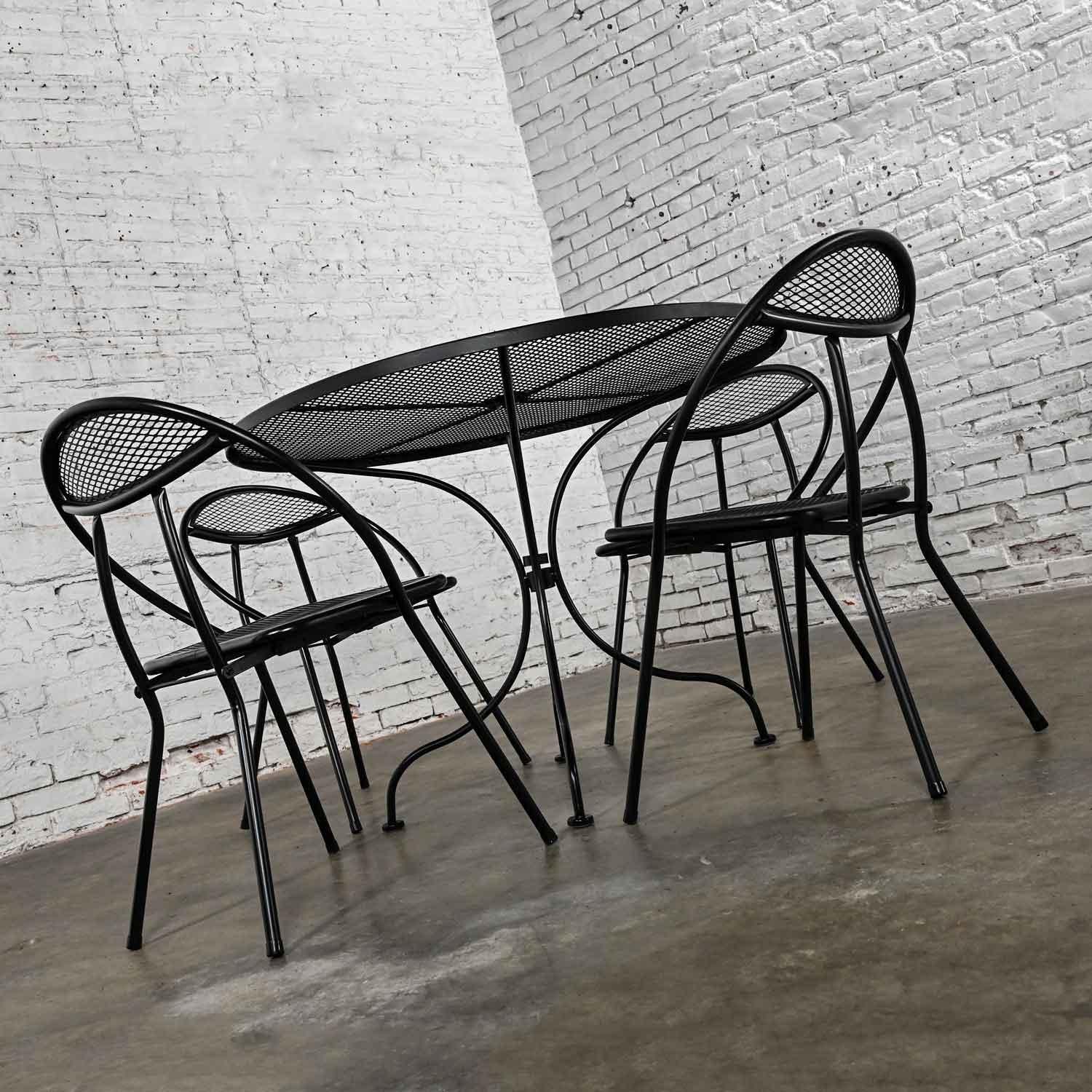 1960’s MCM Black Outdoor Set of 4 Rid-Jid Hoop Chairs & Newer Dining Table In Good Condition For Sale In Topeka, KS