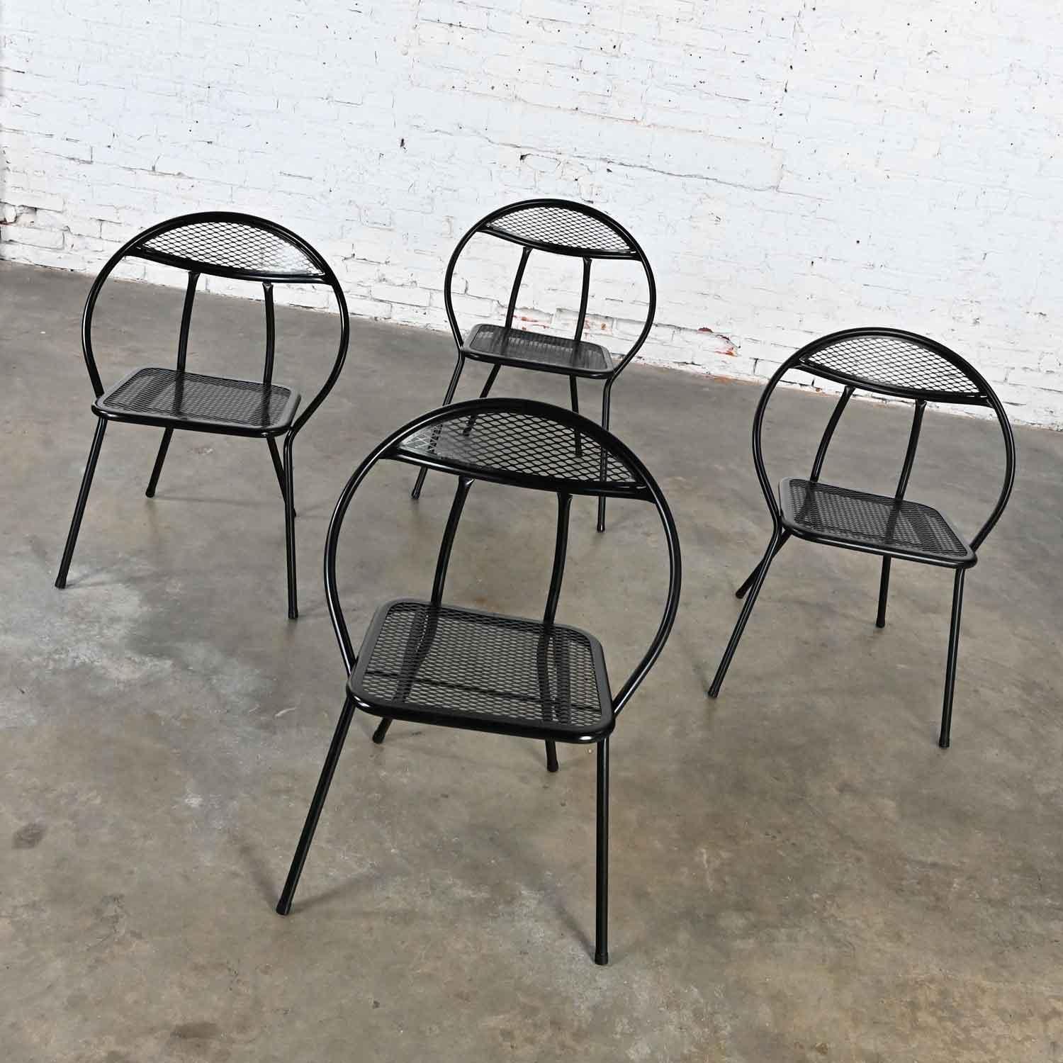 20th Century 1960’s MCM Black Outdoor Set of 4 Rid-Jid Hoop Chairs & Newer Dining Table For Sale