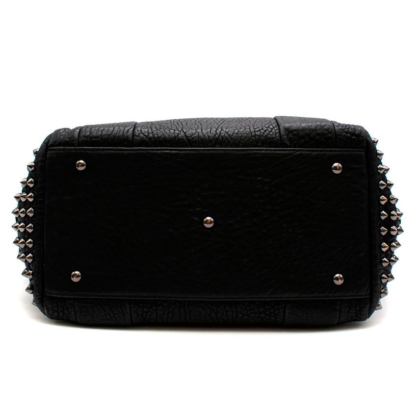 MCM Schwarzes strukturiertes Leder Tasche mit Nieten am oberen Griff 2