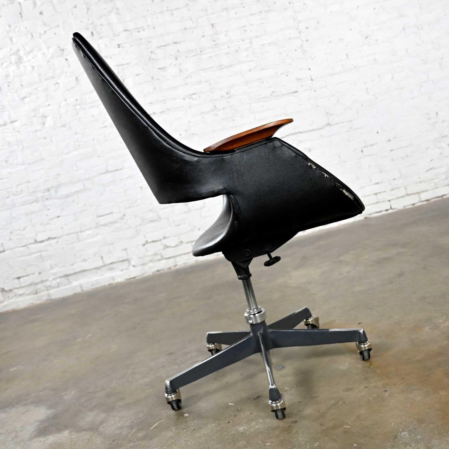 Mid-Century Modern MCM Black Vinyl Rolling Desk Chair Wood Arms by Arthur Umanoff for Madison #2635