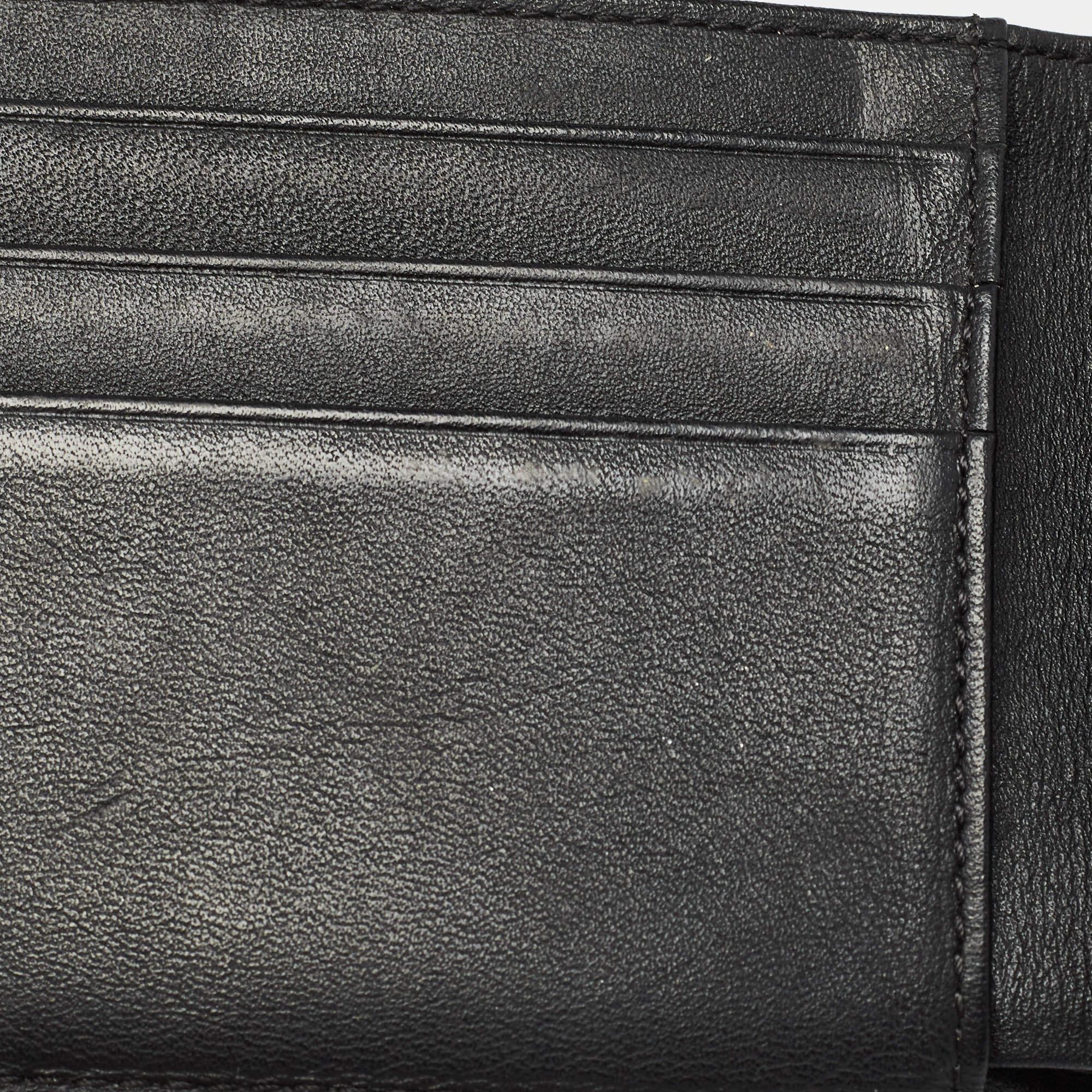 MCM Black Visetos Coated Canvas Bifold Compact Wallet État moyen - En vente à Dubai, Al Qouz 2