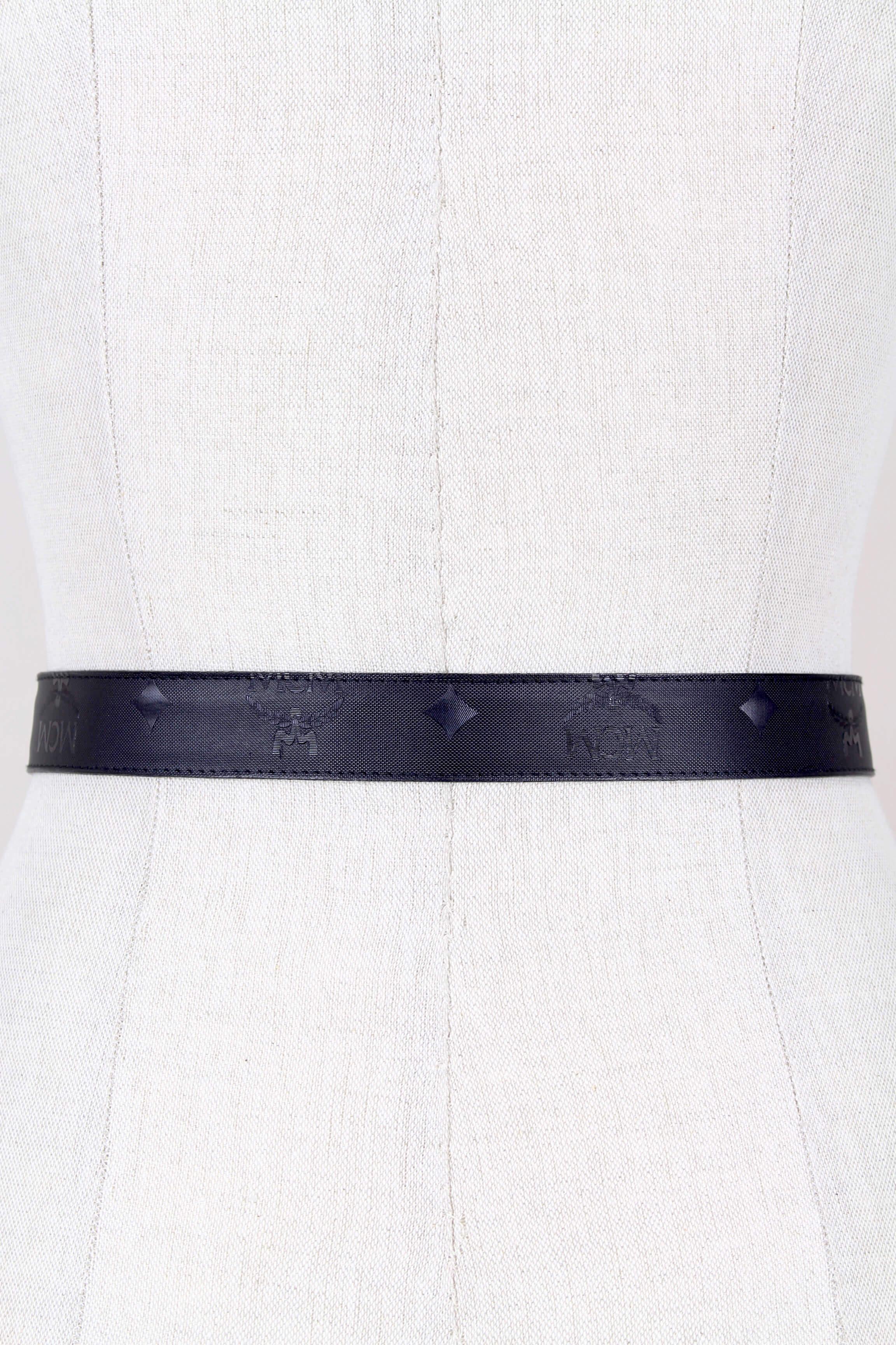 MCM Ceinture Visetos noire avec monogramme et boucle laurier plaquée or avec logo, taille S Pour femmes en vente