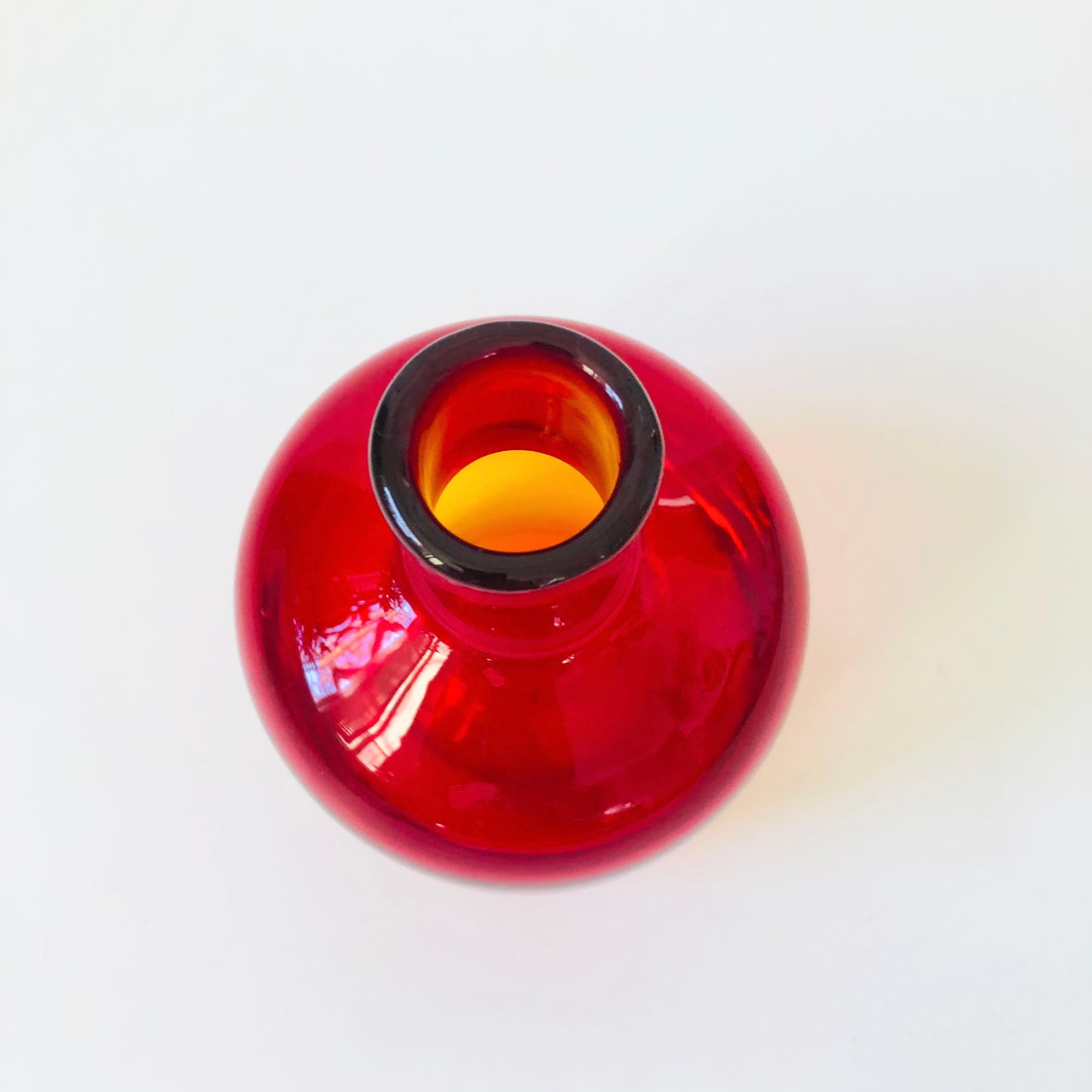 MCM Blenko Tangerine Bottle Vase In Good Condition In Fairfield, CA