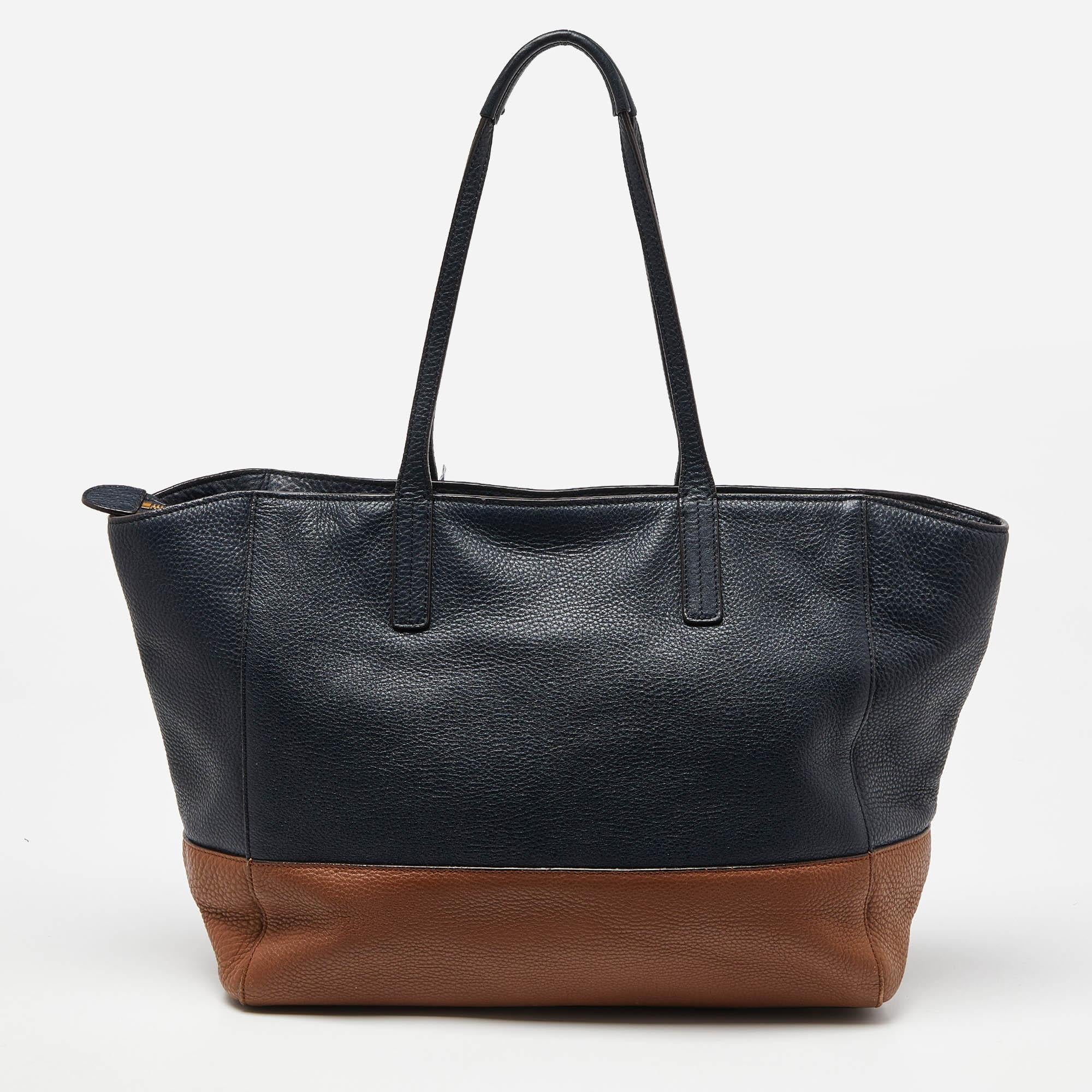 MCM Blue/Brown Leather Zip Shopper Tote In Good Condition For Sale In Dubai, Al Qouz 2