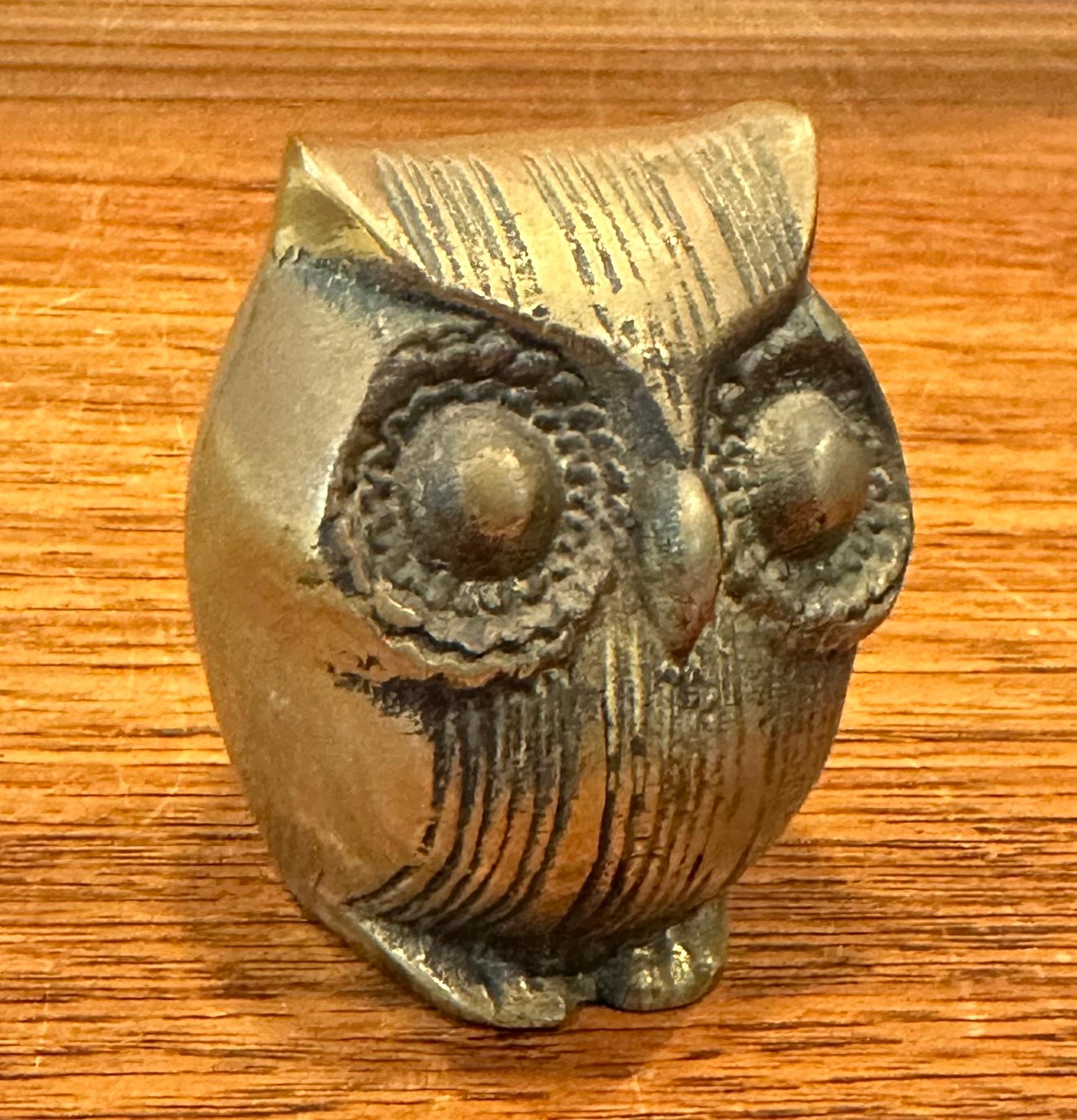 MCM Brass Owl Sculpture / Paperweight In Good Condition For Sale In San Diego, CA