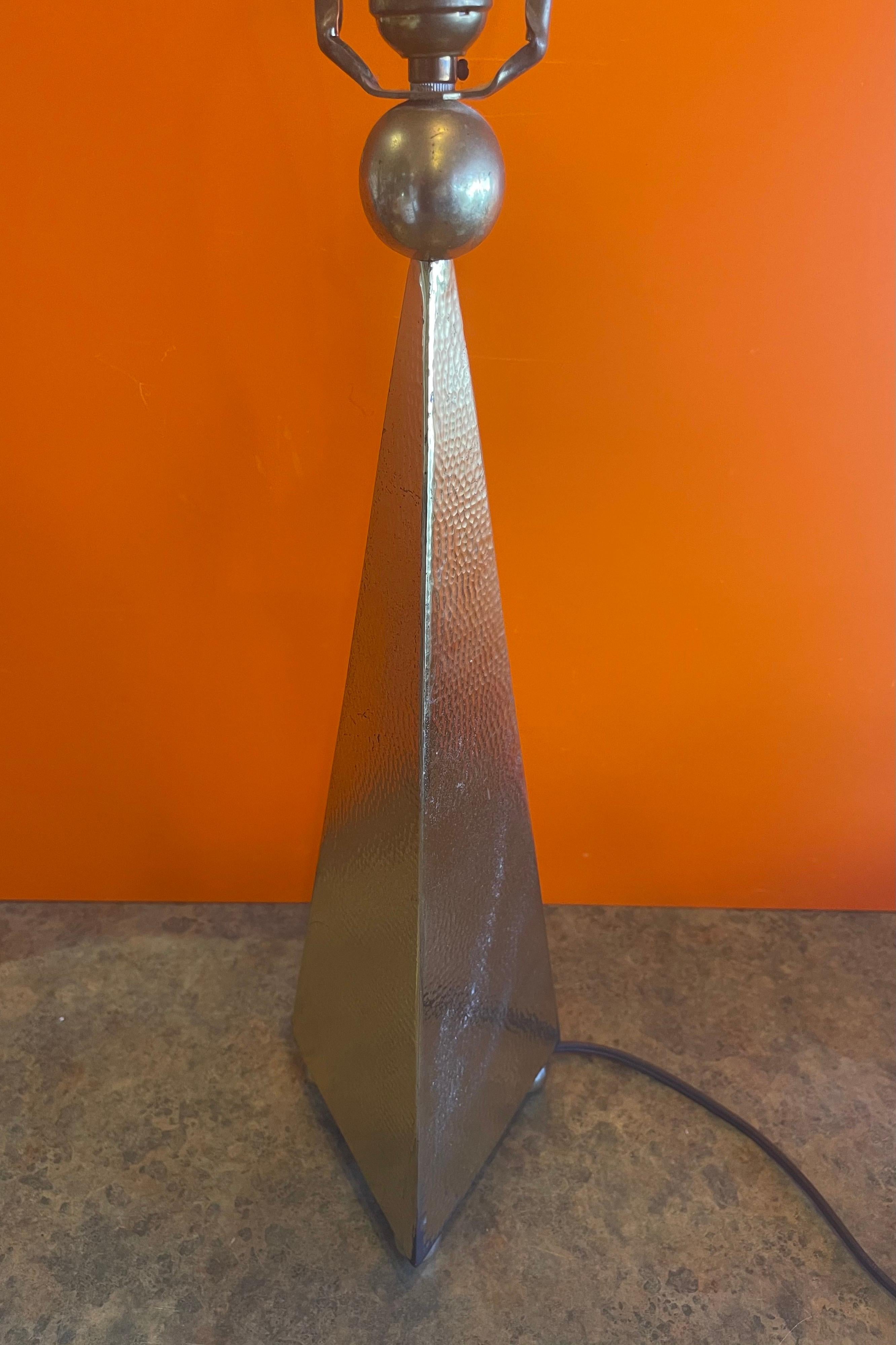 MCM Brass Pyramid Table Lamp In Good Condition For Sale In San Diego, CA