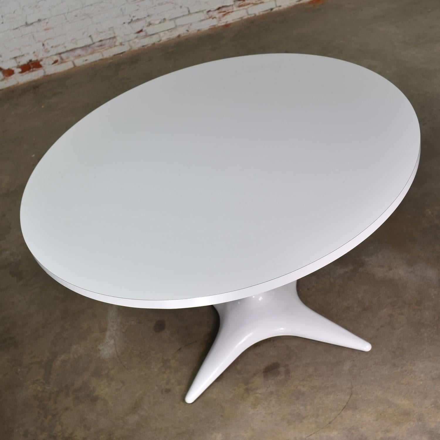 Mid-Century Modern MCM Brody Chicago Round Pedestal Dining Table Enameled Star Base & Laminate Top